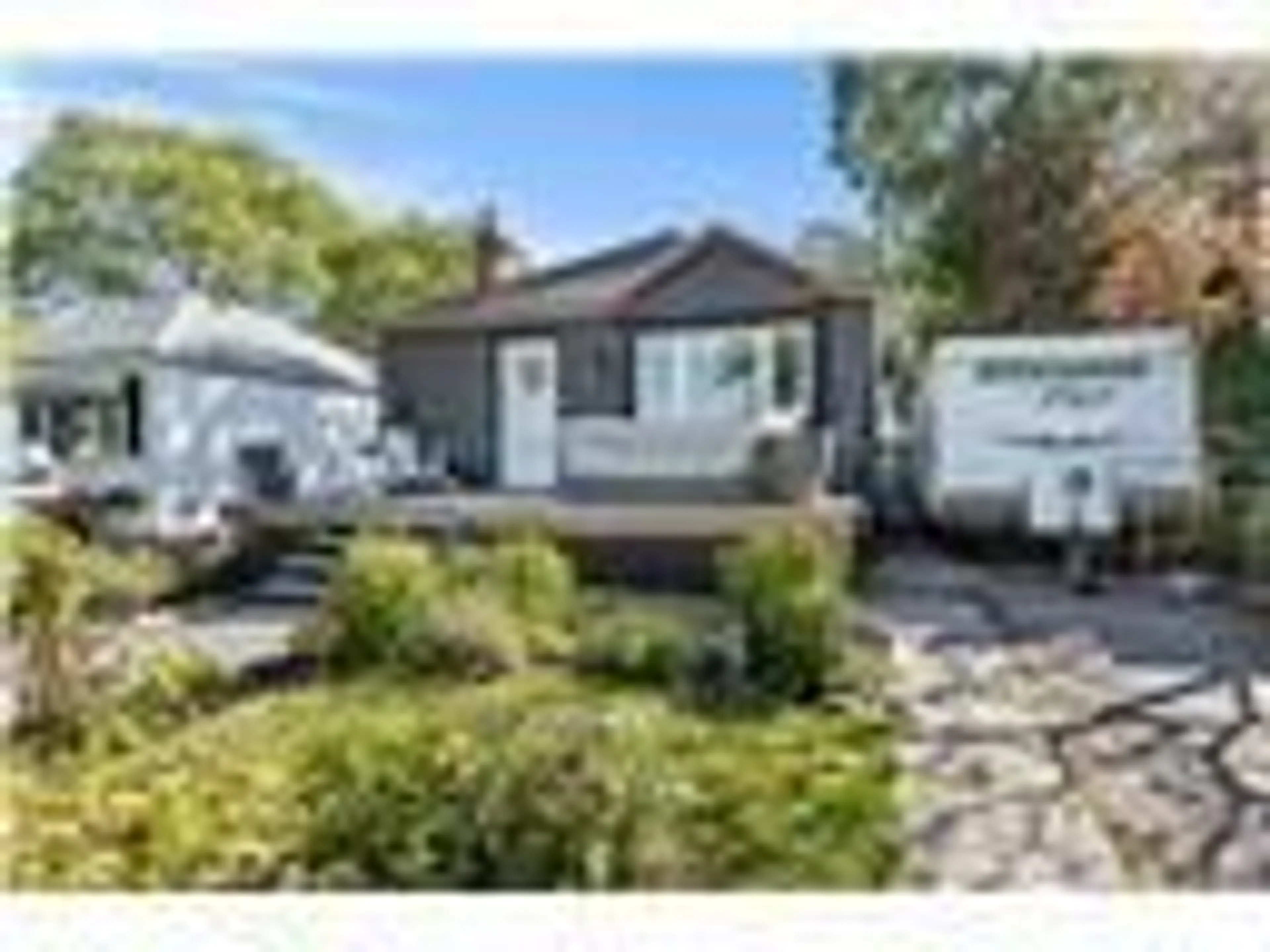 Home with vinyl exterior material, street for 147 Summerhill Ave, Hamilton Ontario L8K 3N5