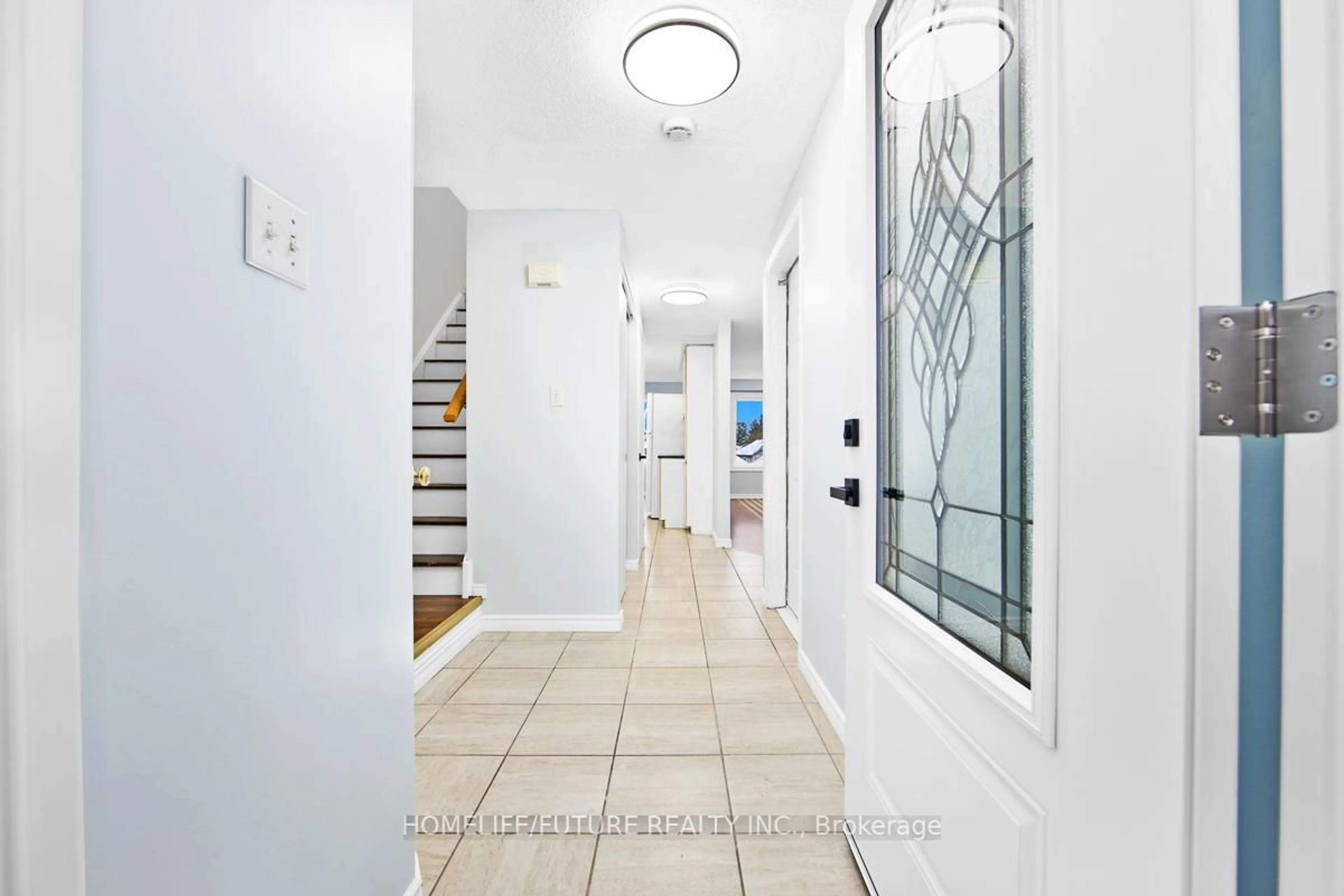 Indoor foyer for 336 Sable Crt, Waterloo Ontario N2K 3Z4