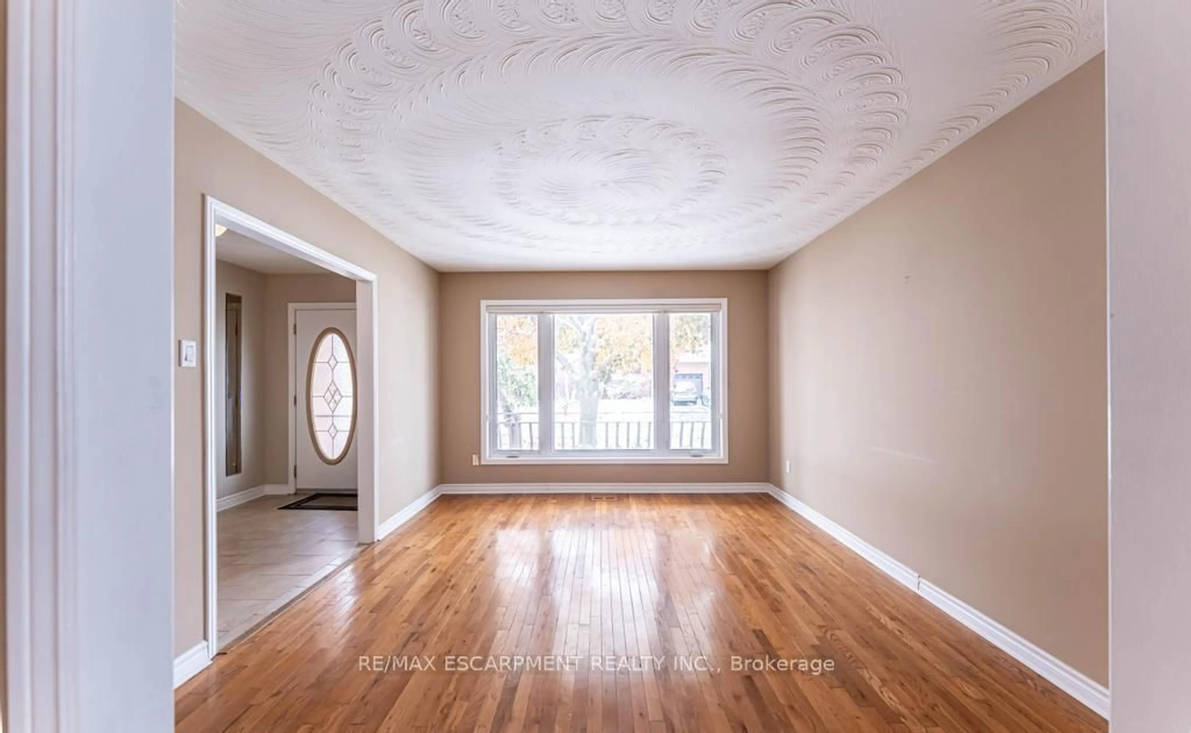 Unknown for 162 SOLOMON Cres, Hamilton Ontario L8W 2G7