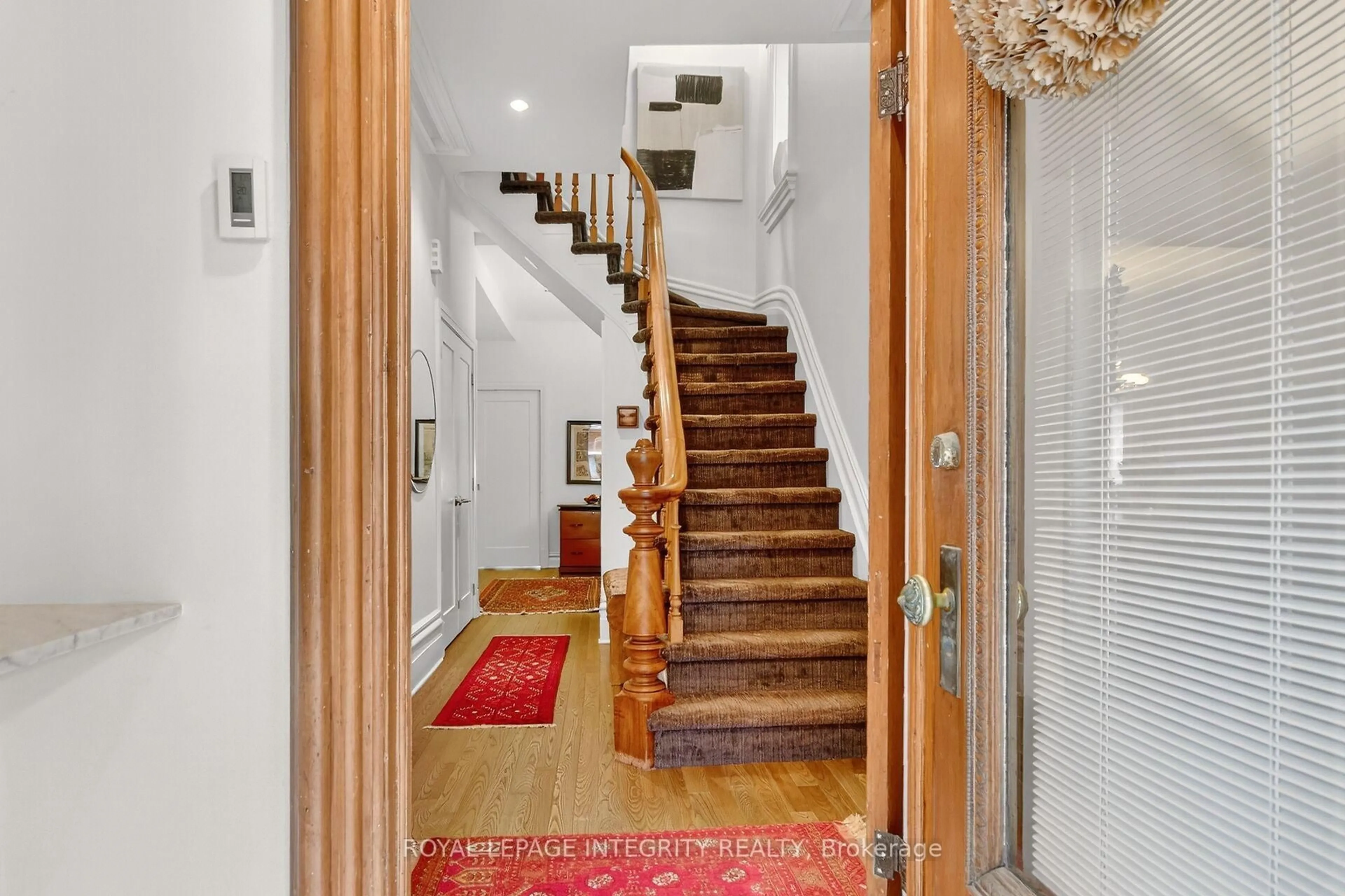 Indoor foyer for 200 Cartier St, Ottawa Ontario K2P 1L2