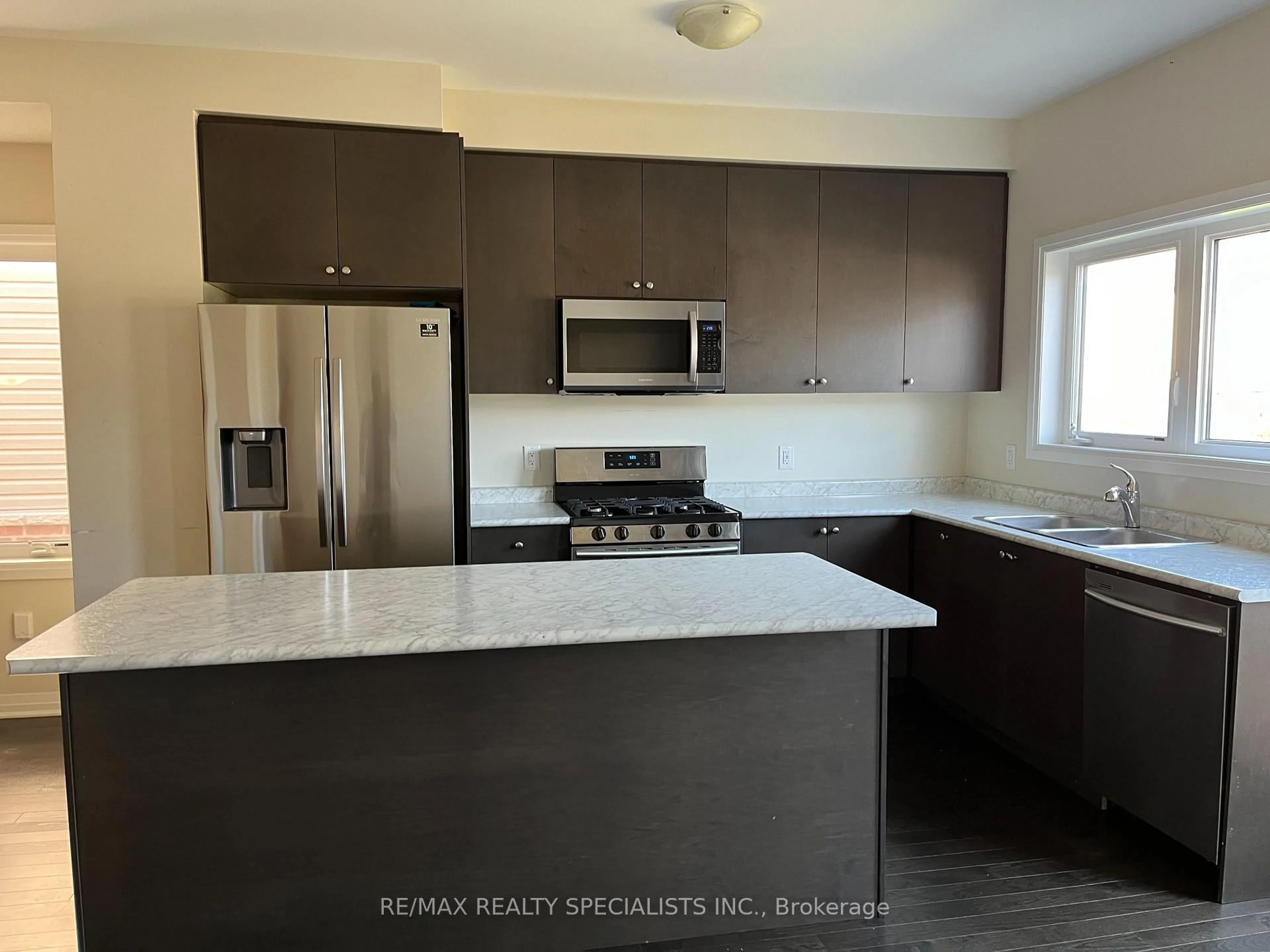 Open concept kitchen, ceramic/tile floor for 4030 Fracchioni Dr, Lincoln Ontario L3J 0R8
