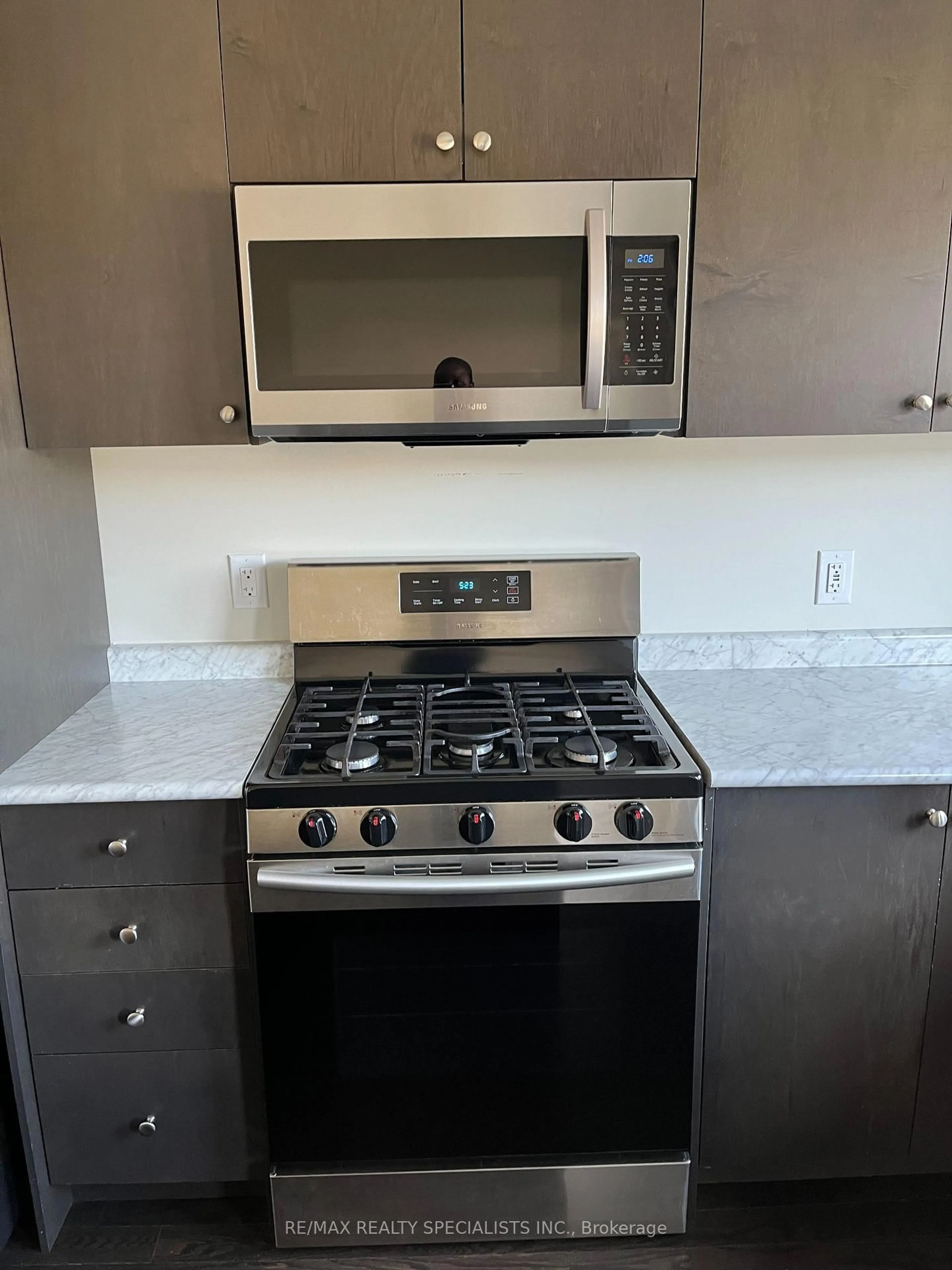 Standard kitchen, ceramic/tile floor for 4030 Fracchioni Dr, Lincoln Ontario L3J 0R8