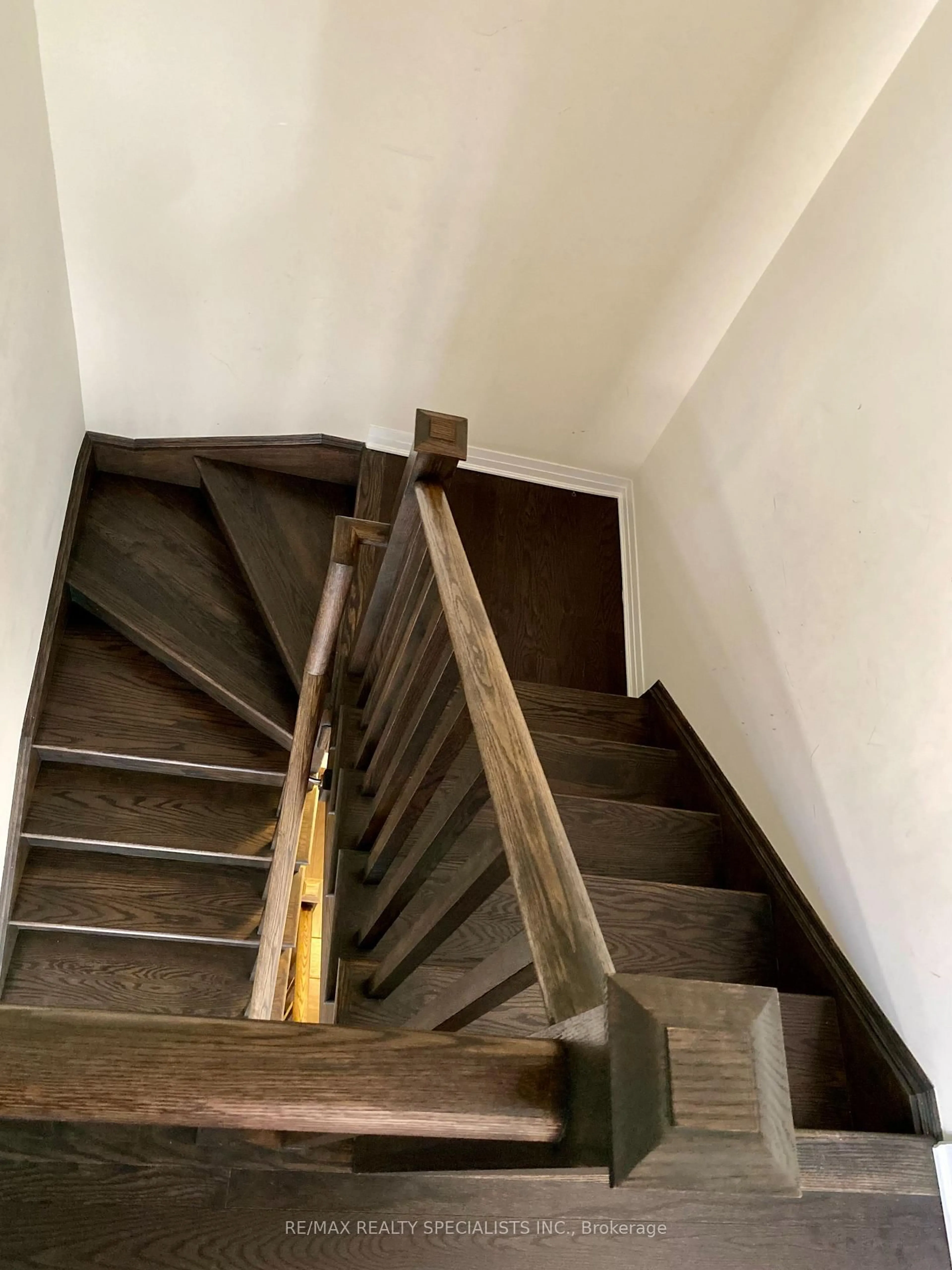 Stairs for 4030 Fracchioni Dr, Lincoln Ontario L3J 0R8