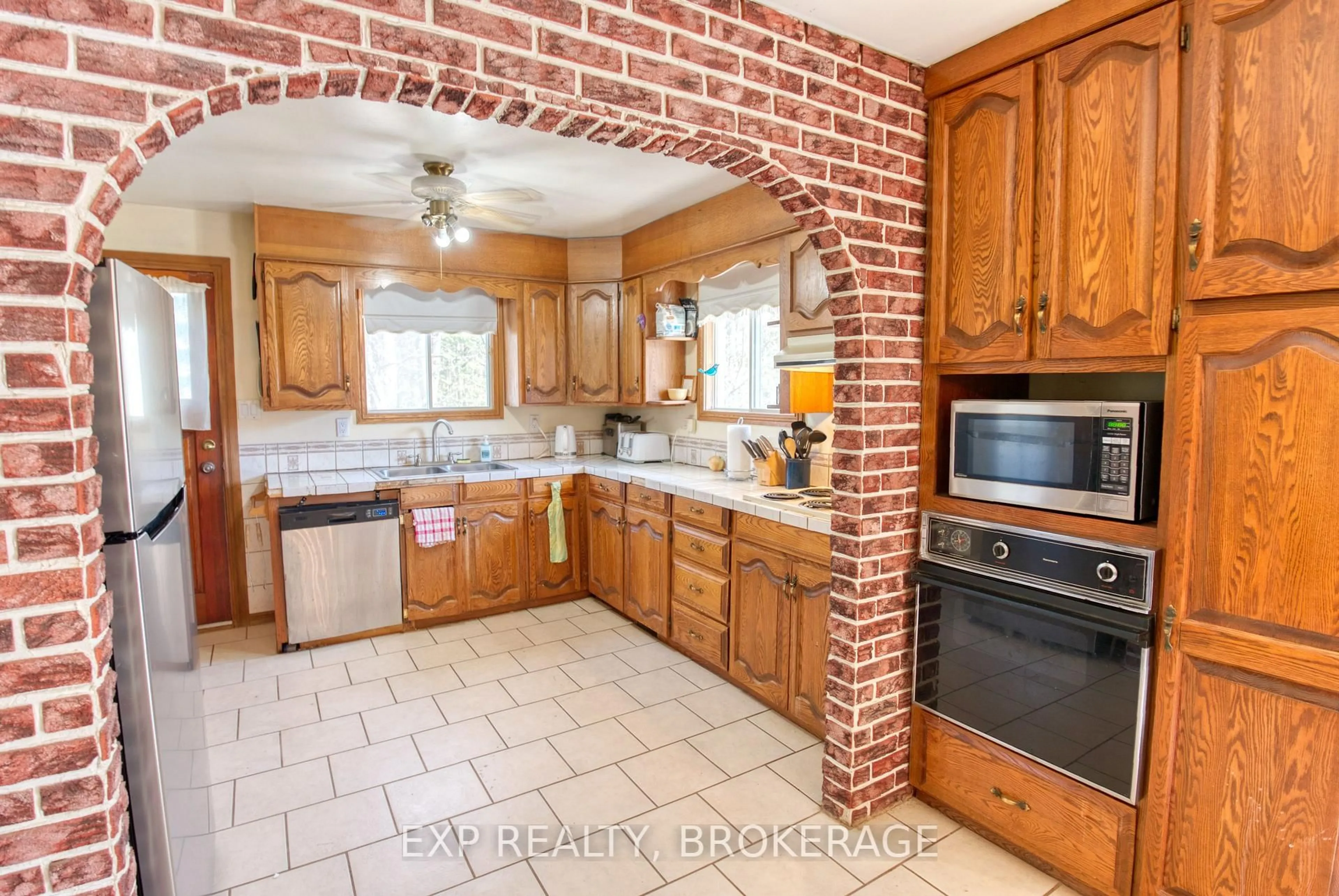 Standard kitchen, ceramic/tile floor for 2281 Upper Flinton Rd, Kaladar Ontario K0H 1P0