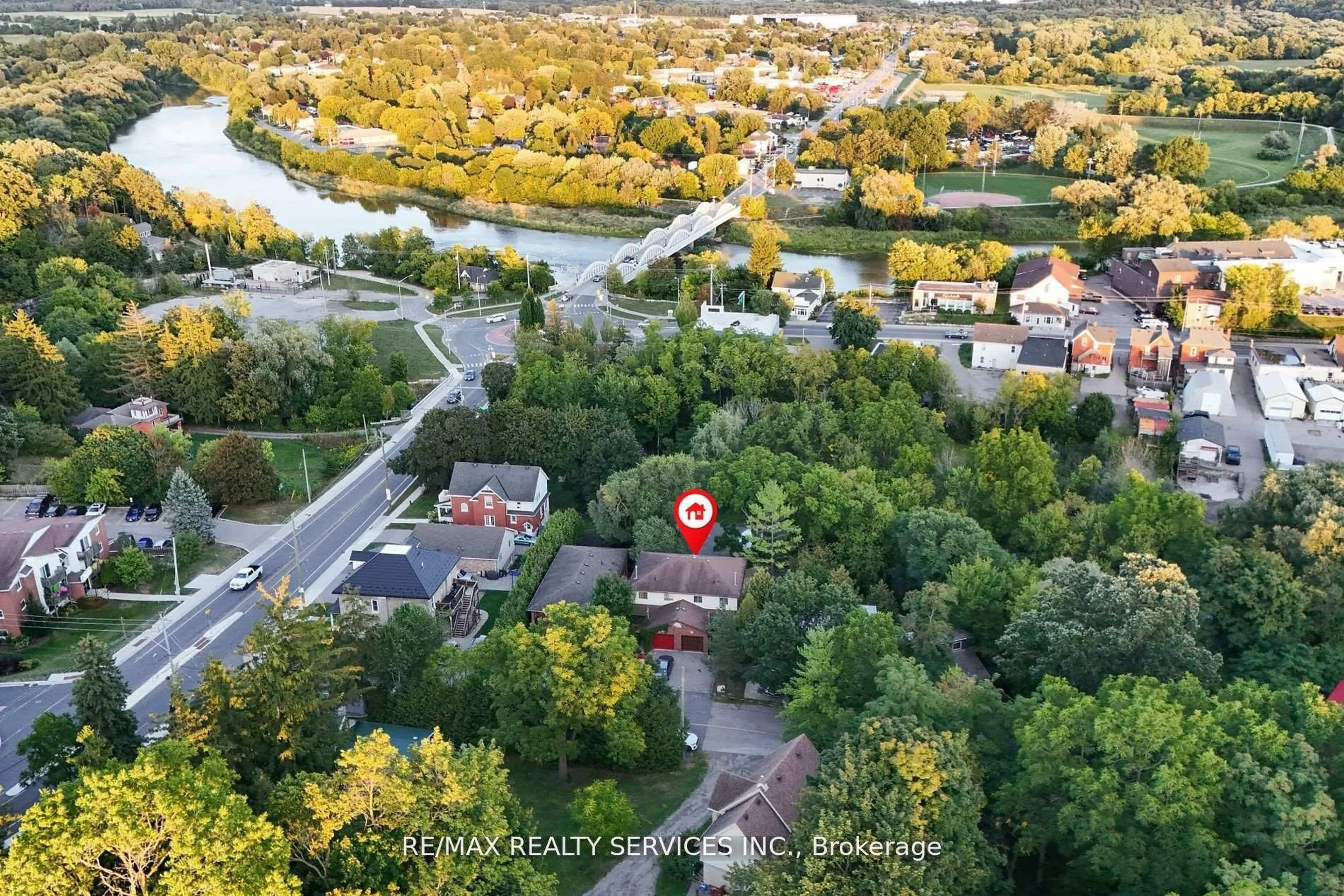 A pic from outside/outdoor area/front of a property/back of a property/a pic from drone, unknown for 26 Woolwich St, Kitchener Ontario N2K 1R9
