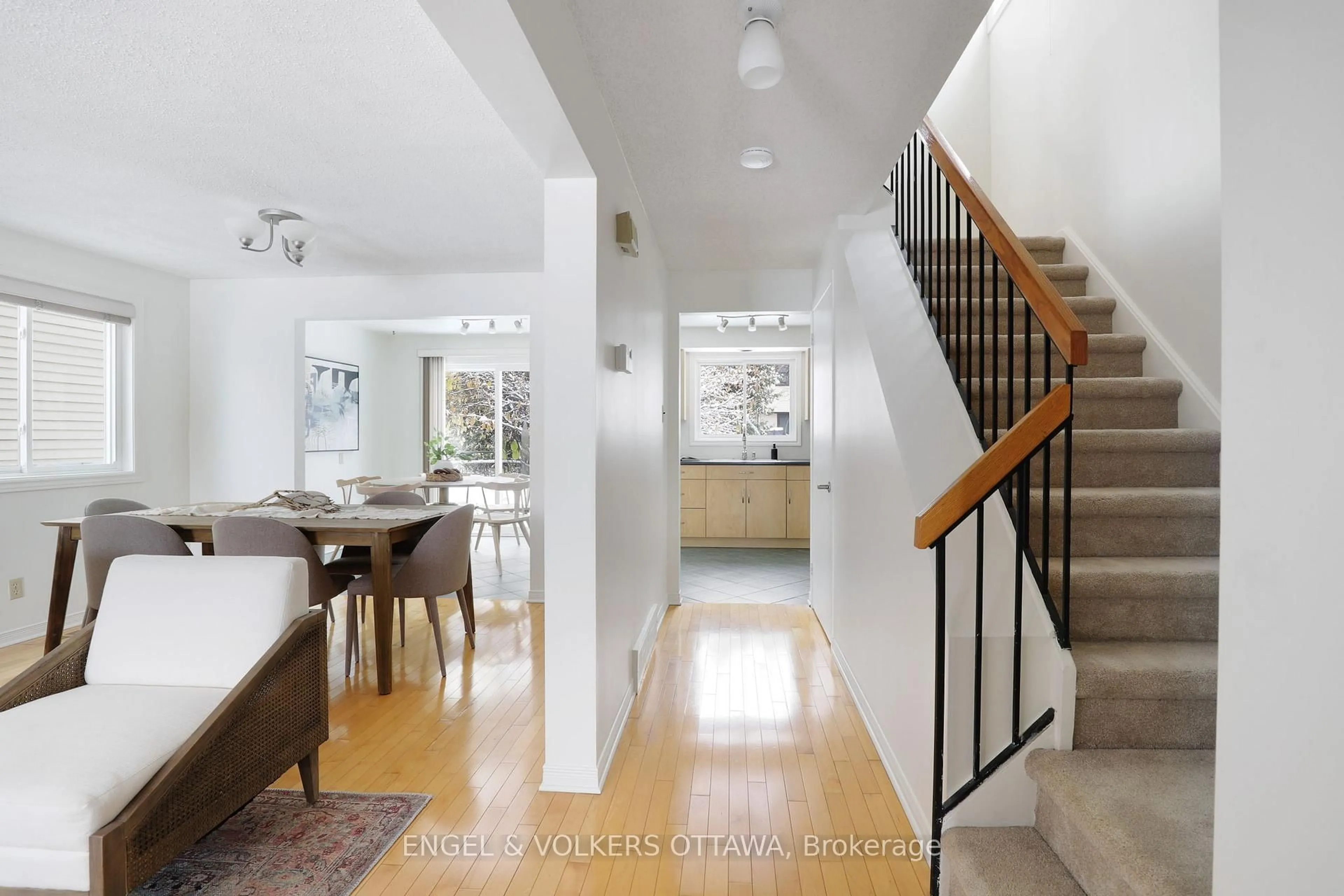 Indoor entryway for 60 Homestead St, Nepean Ontario K2E 7N6