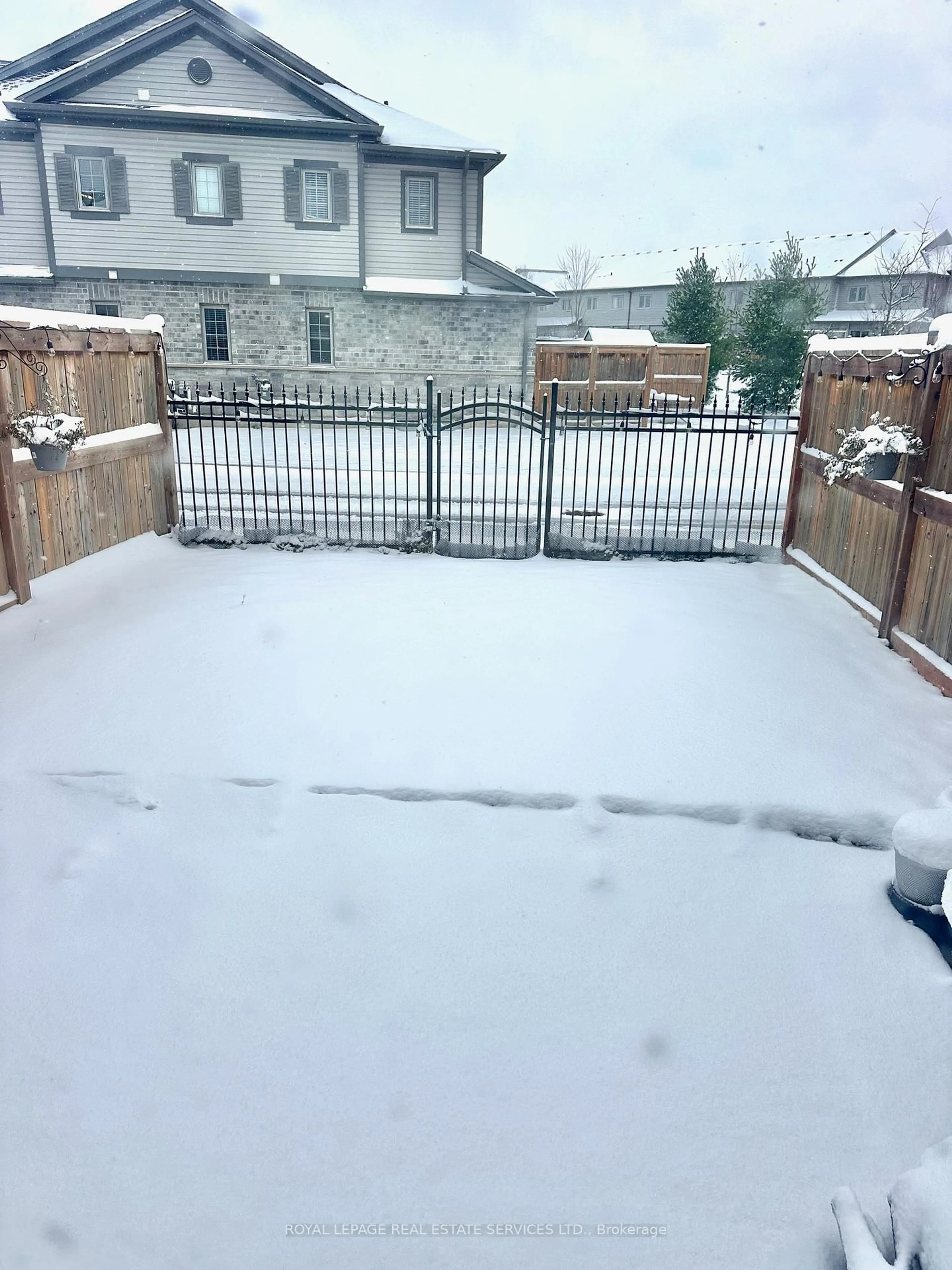 Patio, street for 60 Netherwood Rd, Kitchener Ontario L2P 0E4