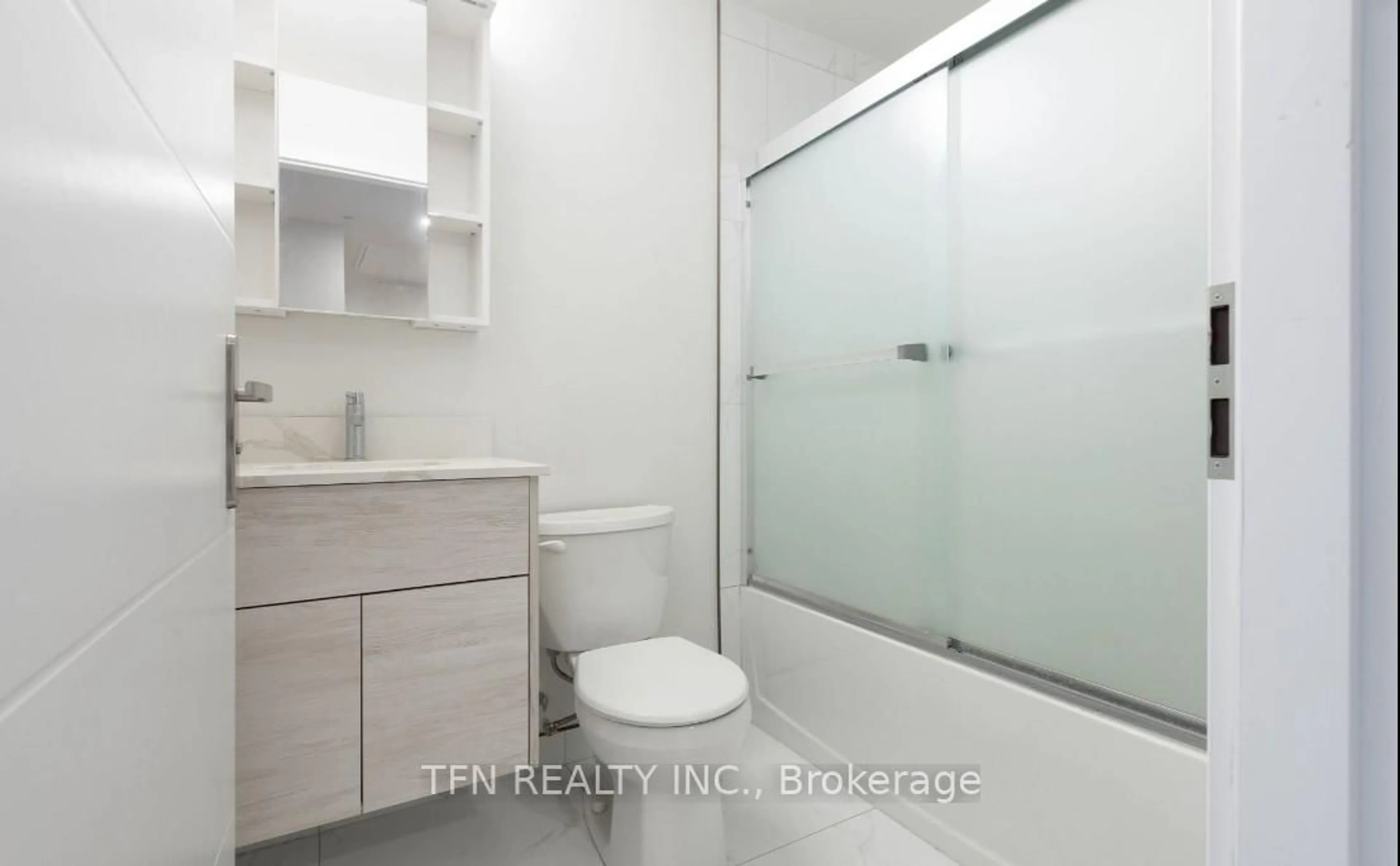 Standard bathroom, ceramic/tile floor for 60 Frederick St #3614, Kitchener Ontario N2H 0C7