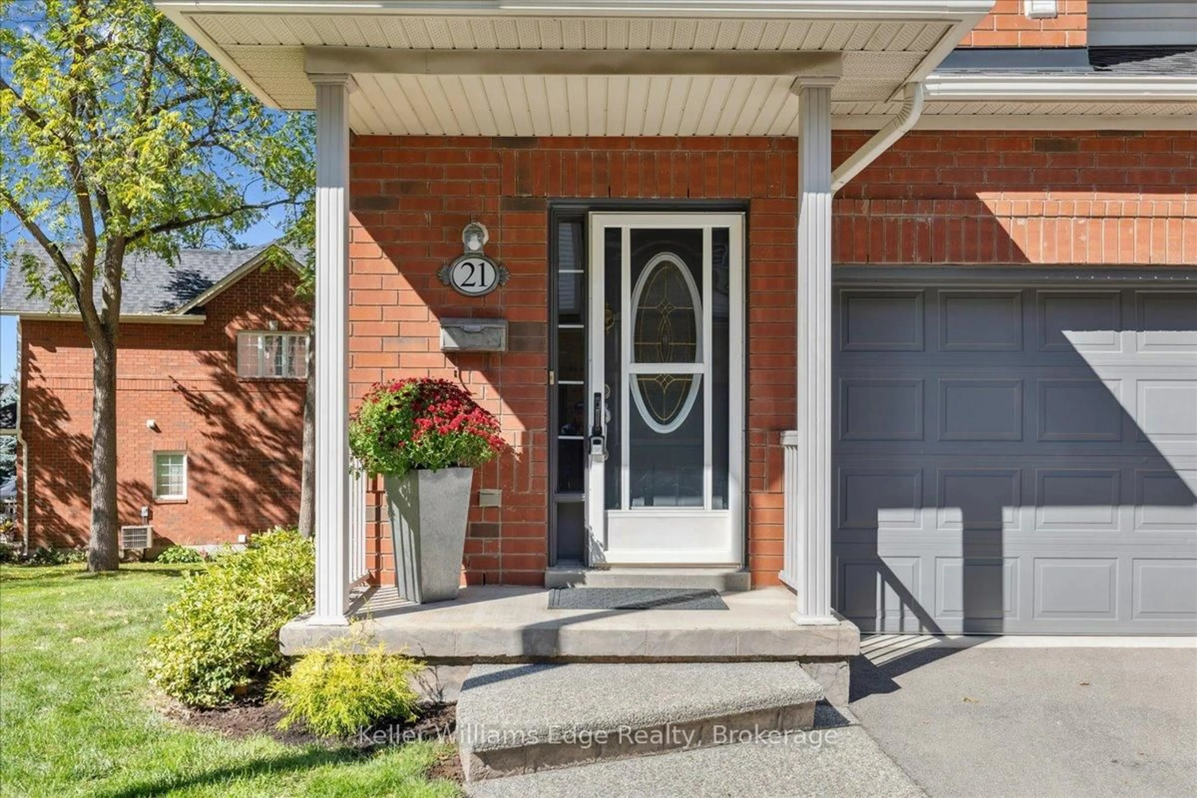 Home with brick exterior material, street for 120 Beddoe Dr #21, Hamilton Ontario L8P 4Z4