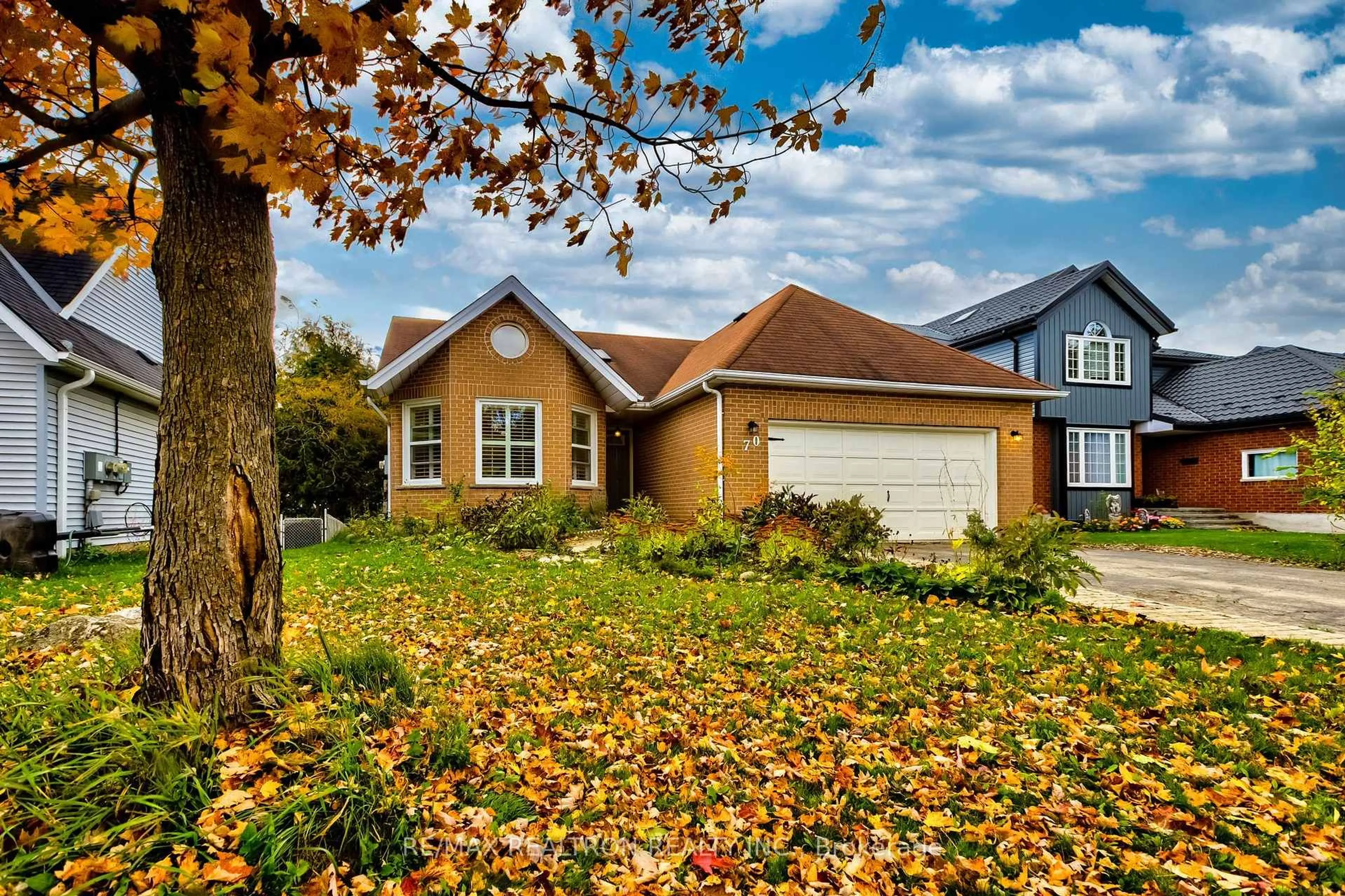 Home with vinyl exterior material, street for 70 Pinnacle Cres, Guelph Ontario N1K 1P6