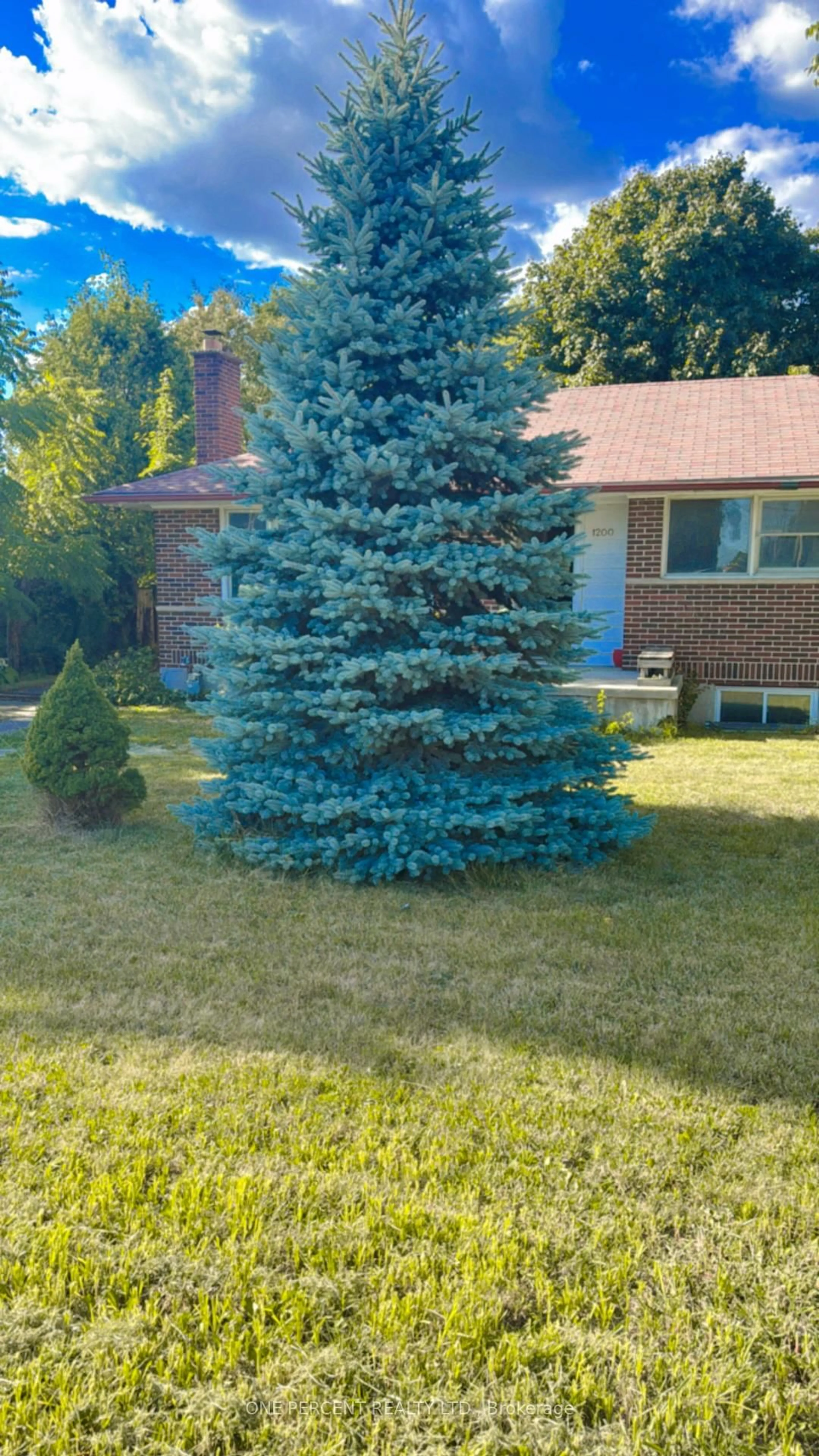 Home with vinyl exterior material, forest/trees view for 1200 Huron St, London East Ontario N5Y 4K9