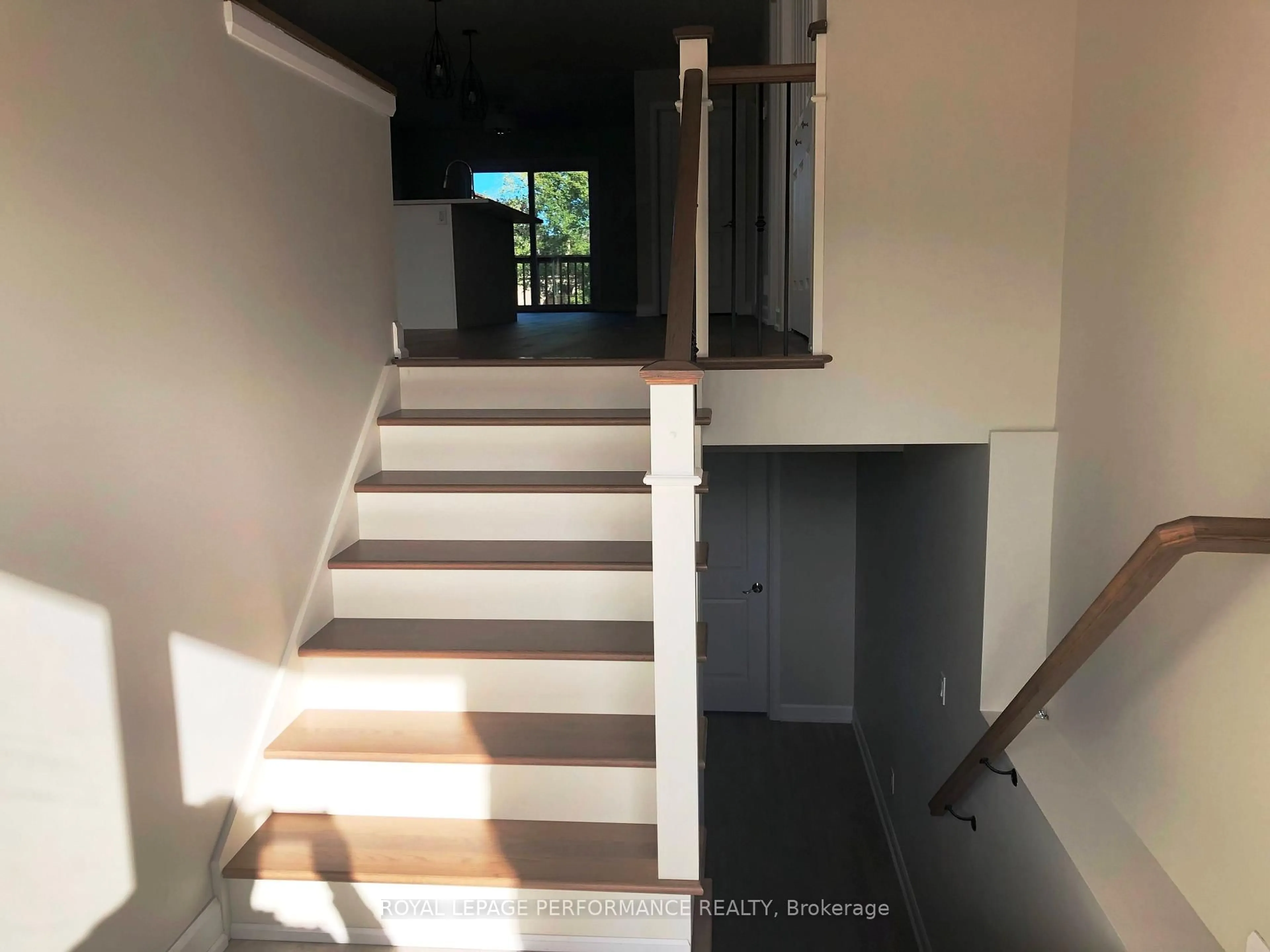 Indoor foyer for 2305 Watson Cres, Cornwall Ontario K6H 0H5