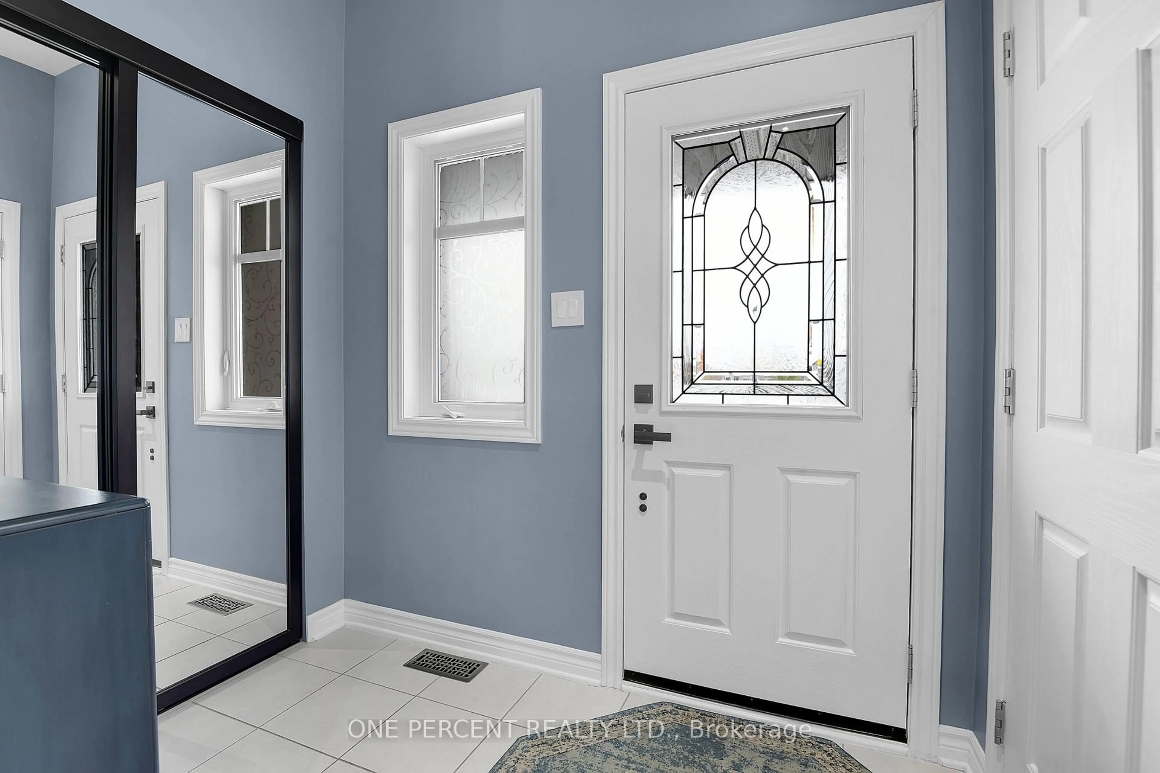 Indoor entryway for 828 Ashenvale Way, Orleans Ontario K4A 0R3