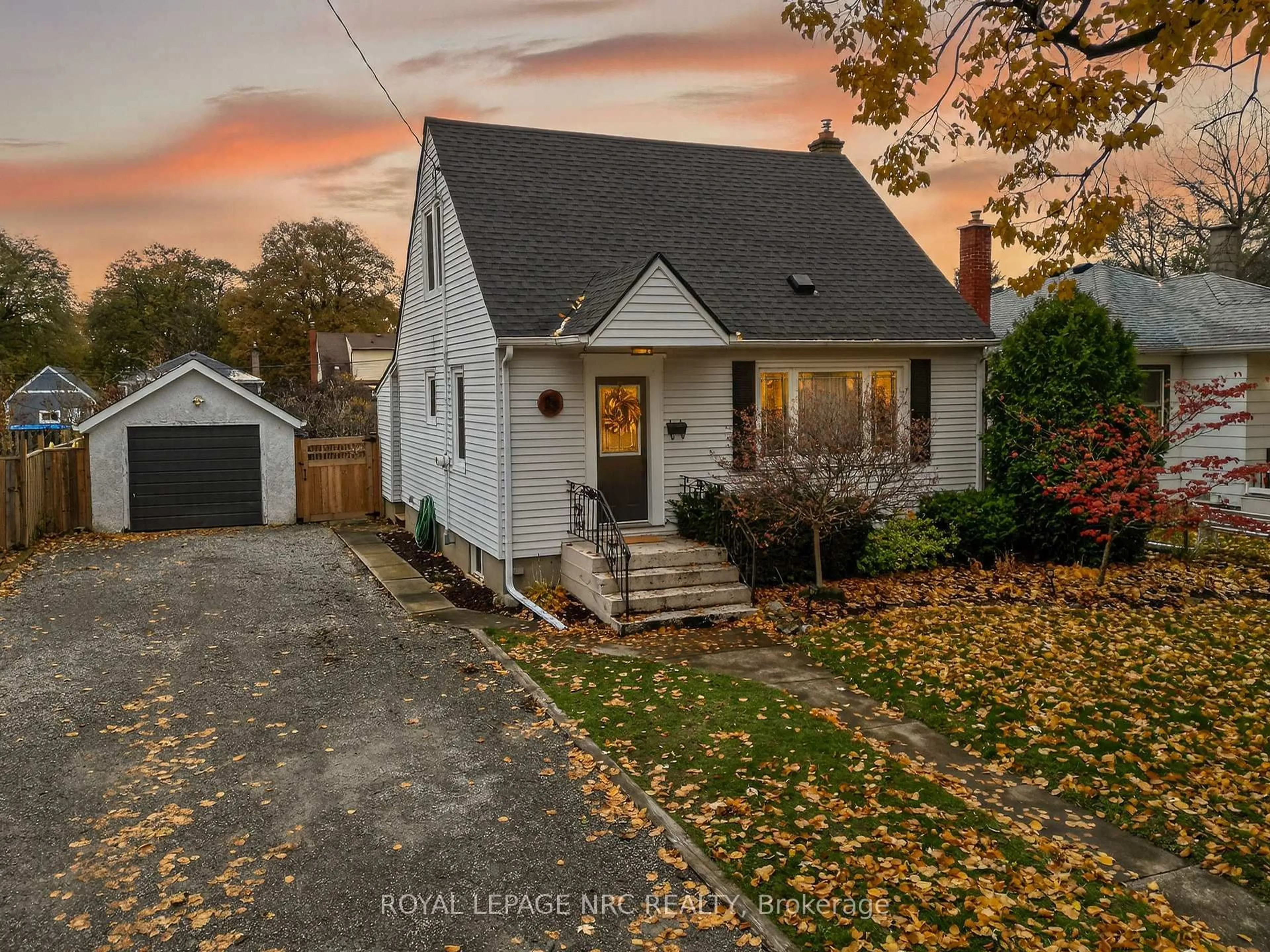 A pic from outside/outdoor area/front of a property/back of a property/a pic from drone, street for 25 Else St, St. Catharines Ontario L2N 2B9