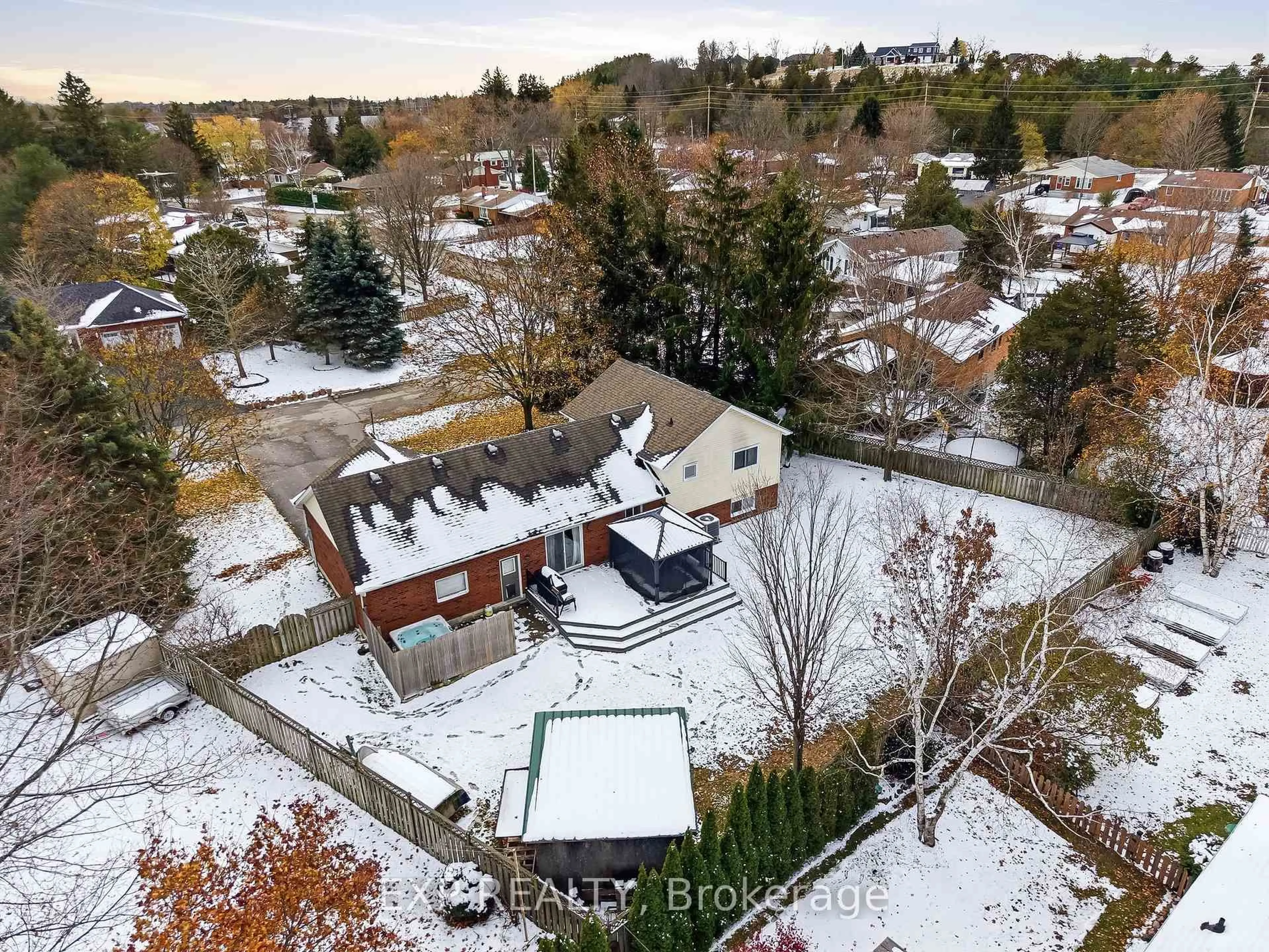 A pic from outside/outdoor area/front of a property/back of a property/a pic from drone, mountain view for 18 Elm Ave, Hamilton Township Ontario K0K 1C0