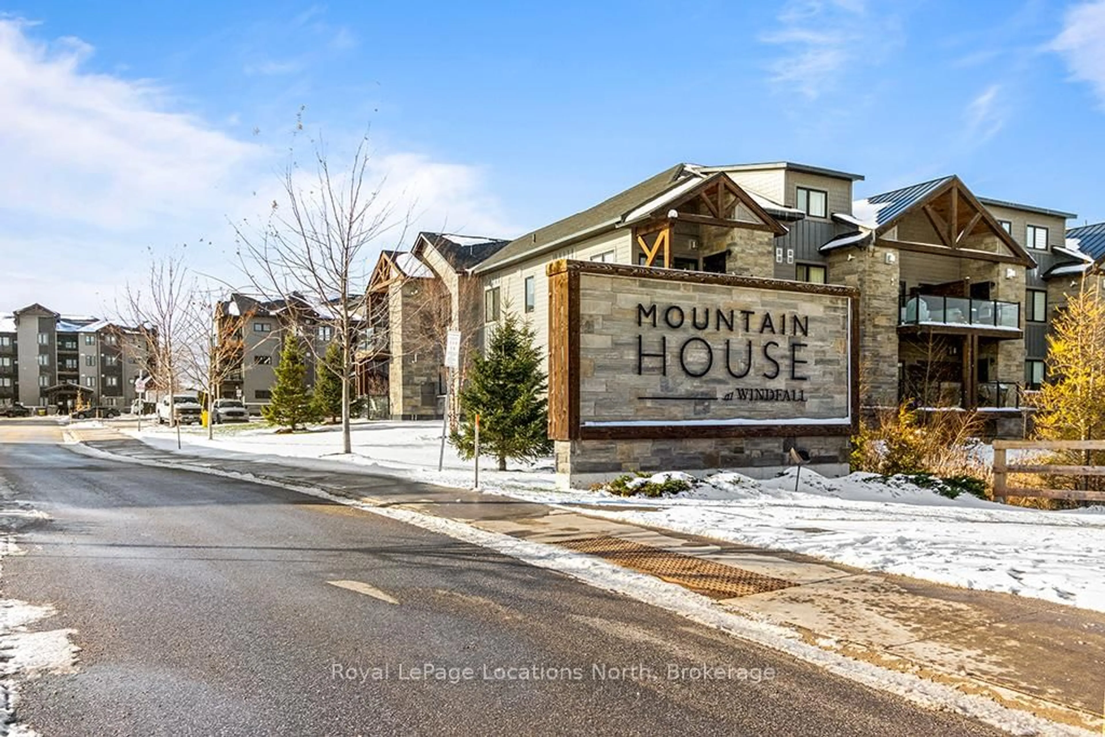 Indoor foyer for 10 Beausoleil Lane #104, Blue Mountains Ontario L9Y 2X5