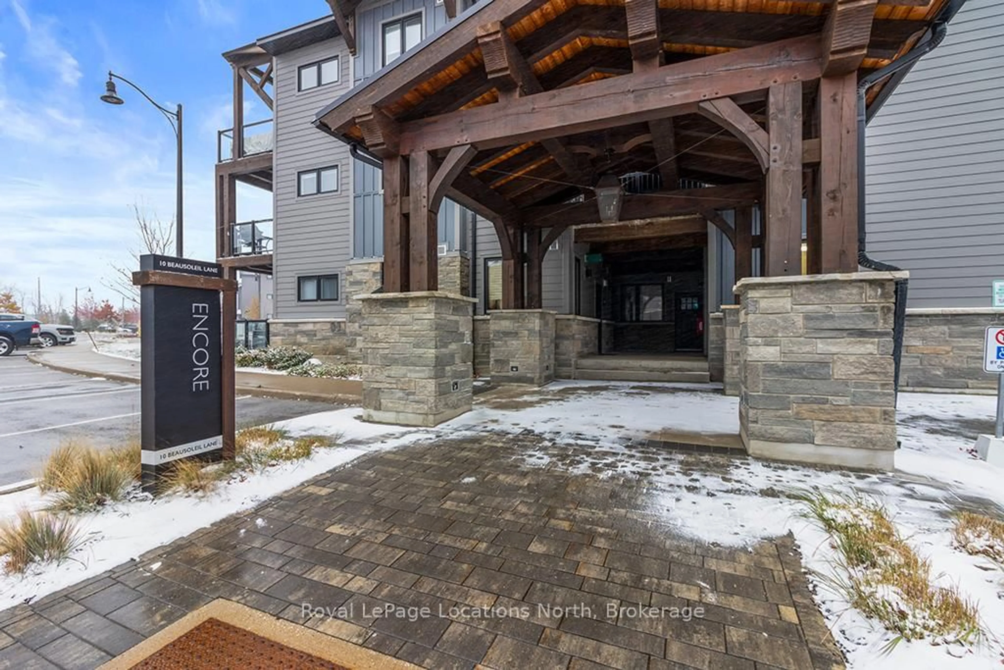 Indoor entryway for 10 Beausoleil Lane #104, Blue Mountains Ontario L9Y 2X5