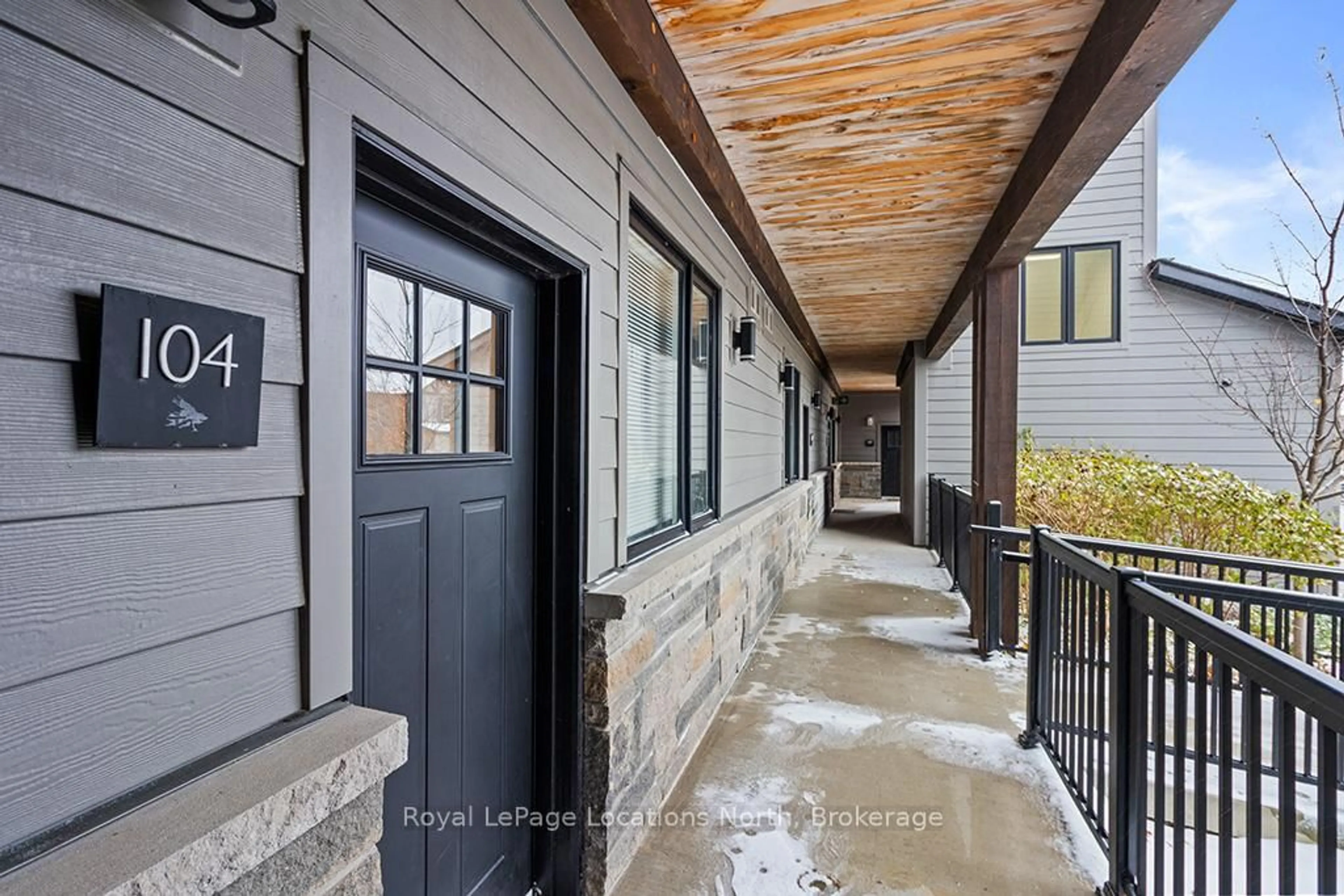 Indoor entryway for 10 Beausoleil Lane #104, Blue Mountains Ontario L9Y 2X5