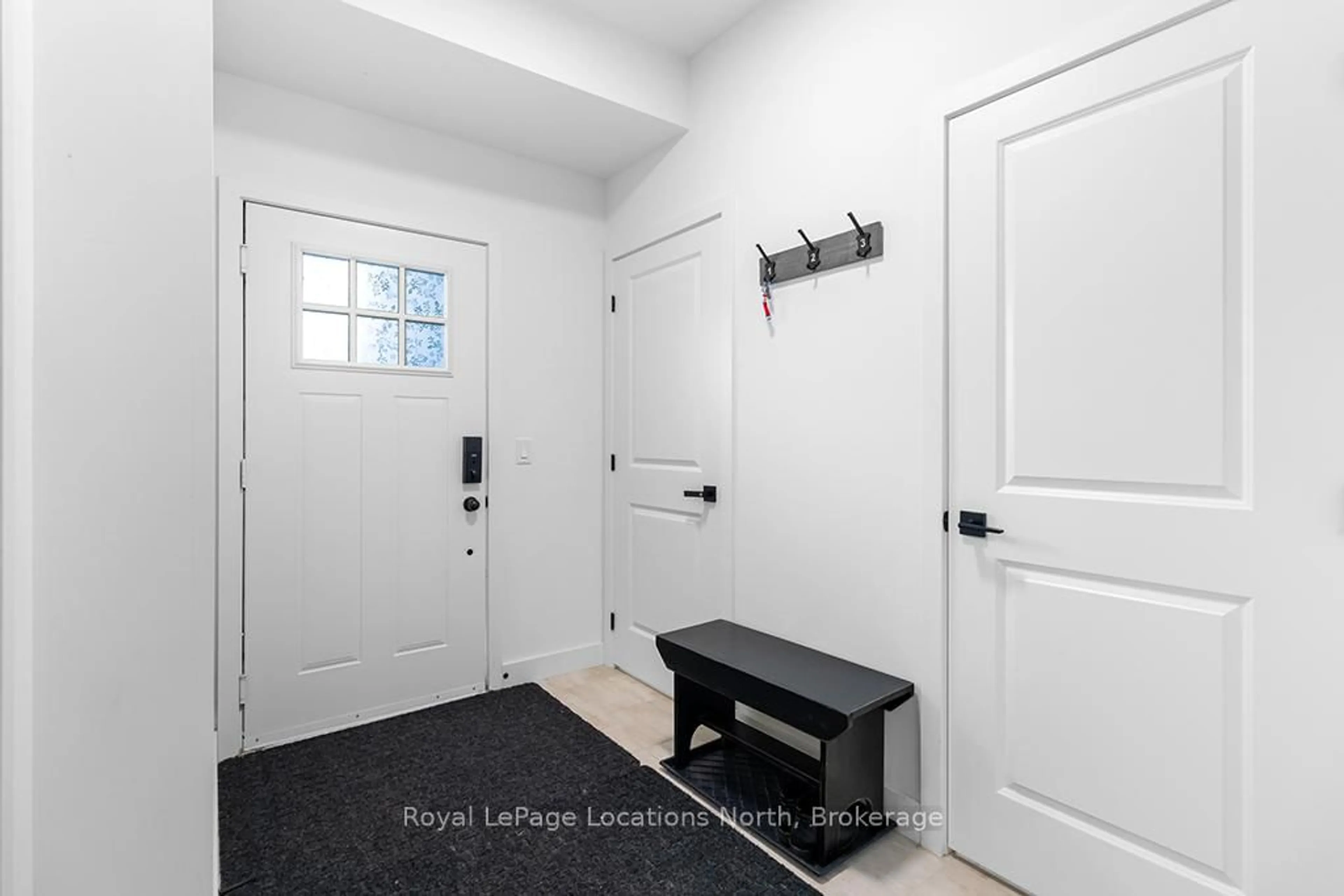 Indoor entryway for 10 Beausoleil Lane #104, Blue Mountains Ontario L9Y 2X5