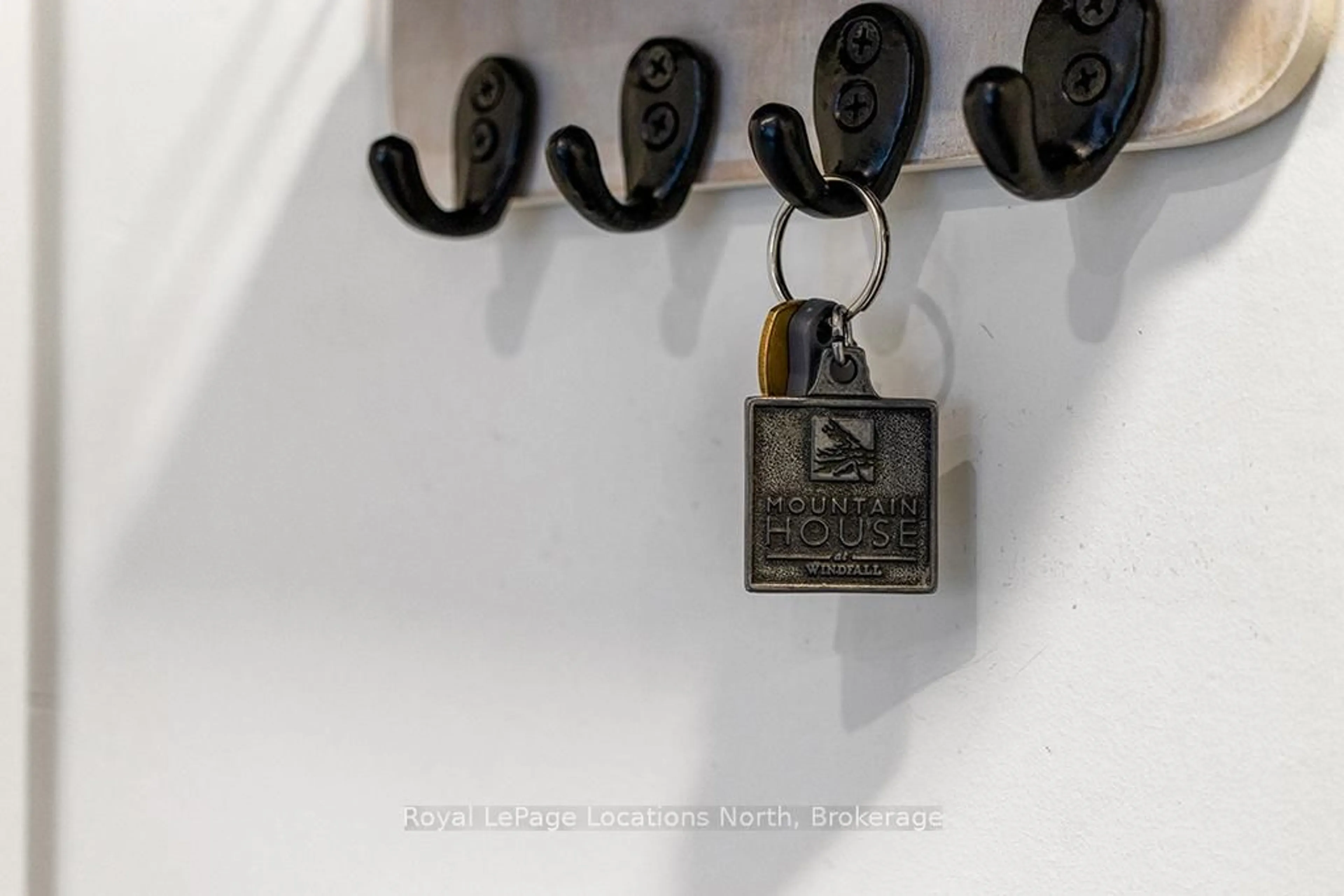 Indoor entryway for 10 Beausoleil Lane #104, Blue Mountains Ontario L9Y 2X5