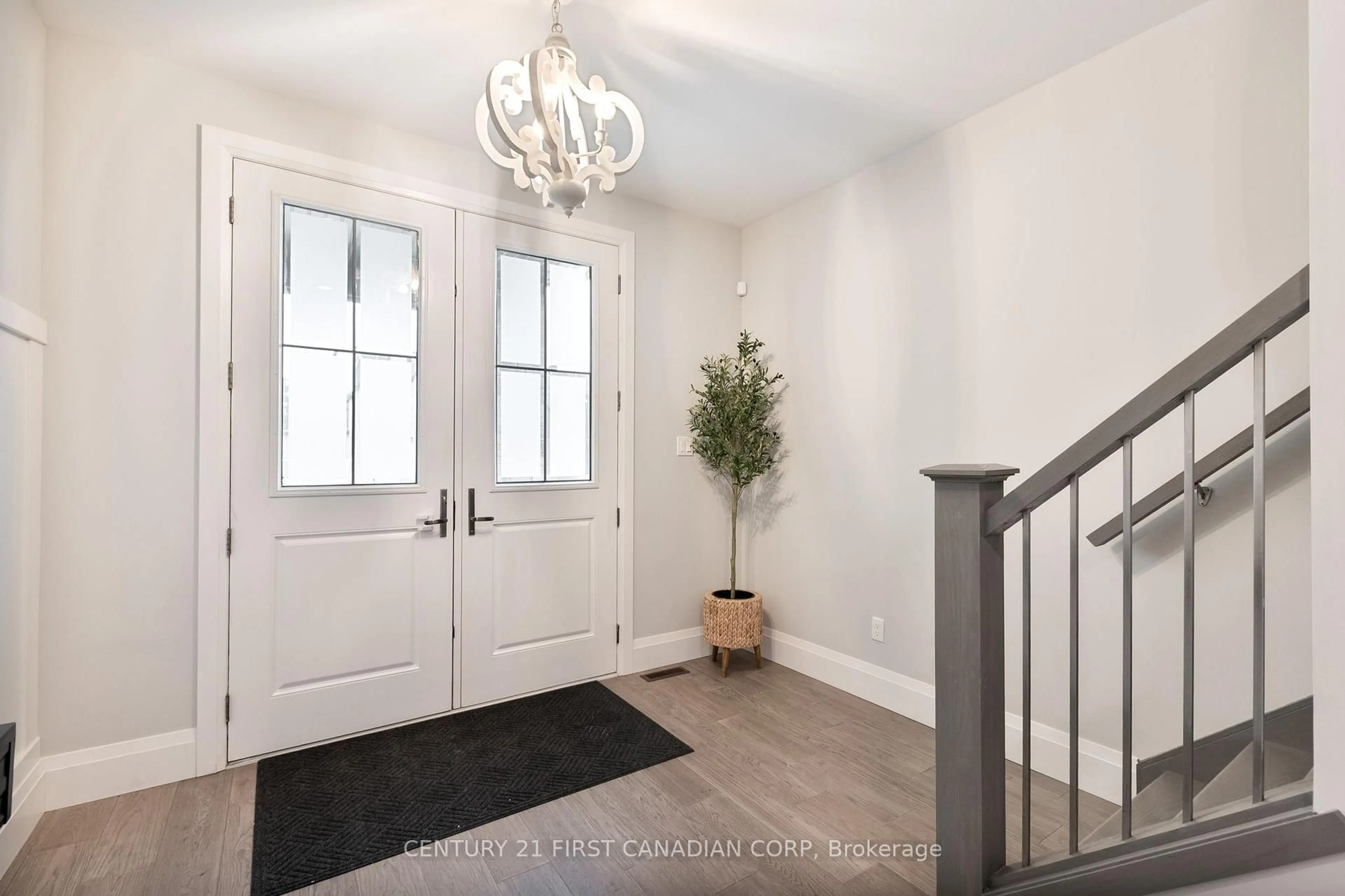 Indoor entryway for 2253 Linkway Blvd, London South Ontario N6K 0K9