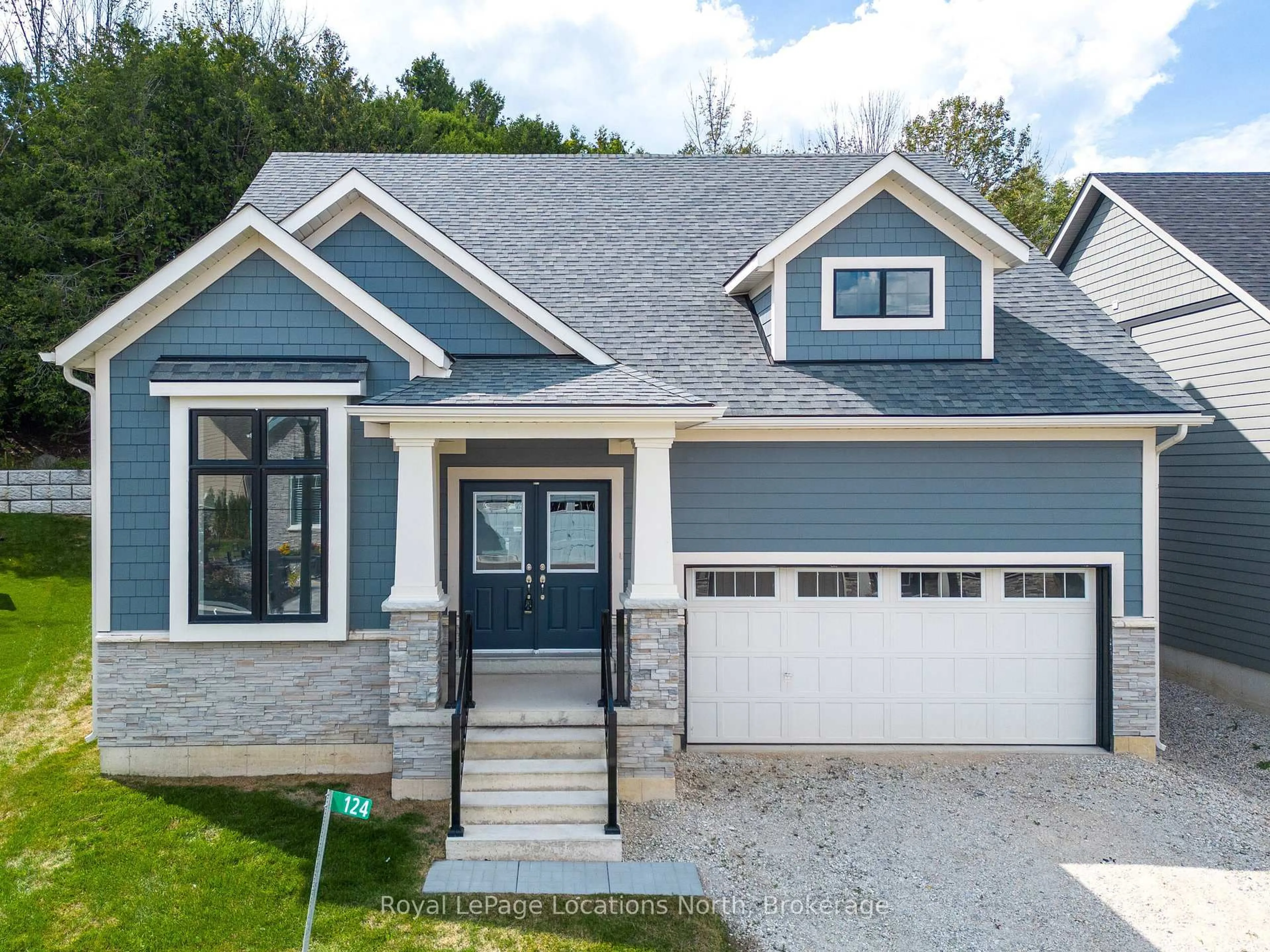 Home with vinyl exterior material, street for 124 Beacon Dr, Blue Mountains Ontario N0H 2P0