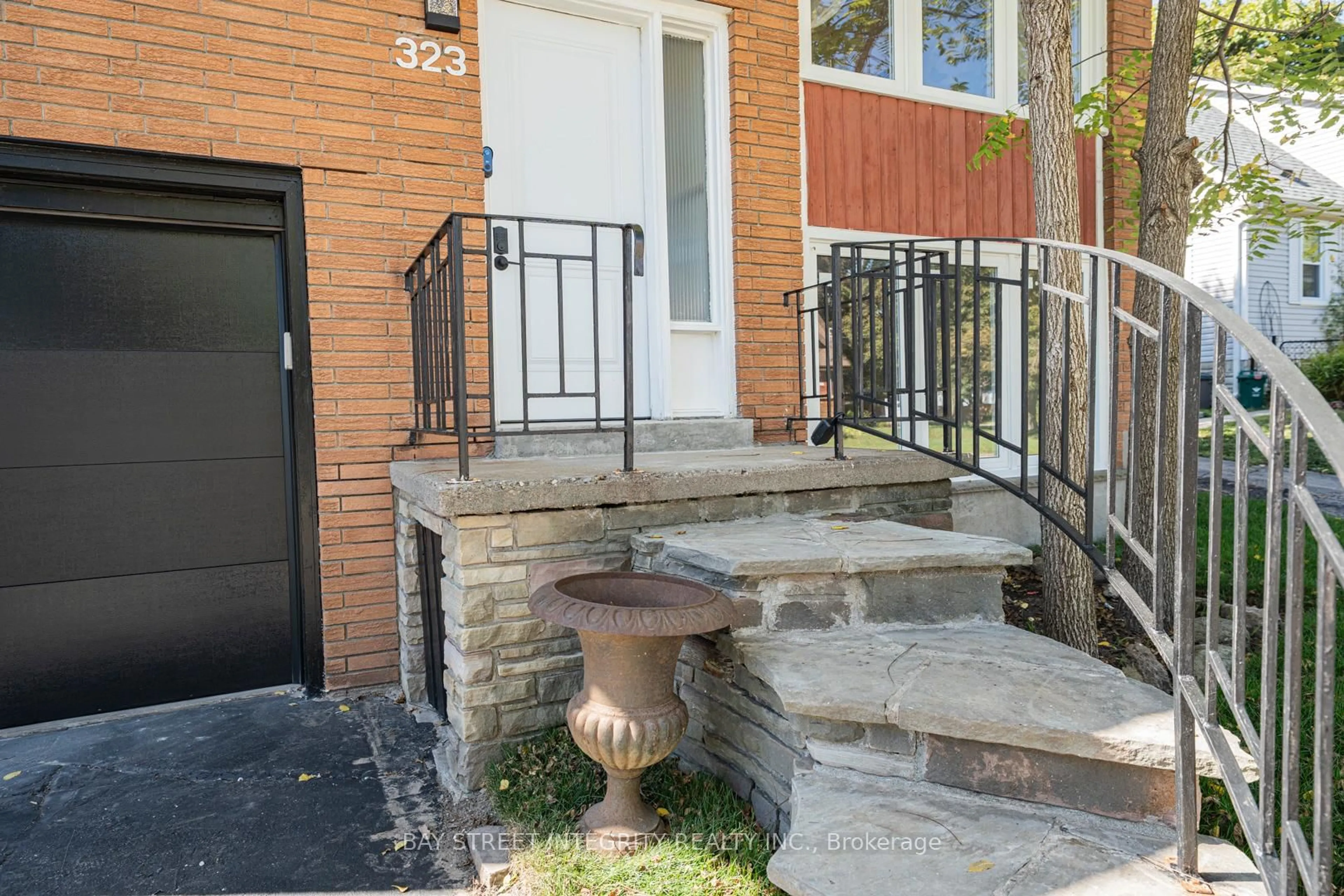 Unknown for 323 Clifton Rd, Kitchener Ontario N2H 4W1