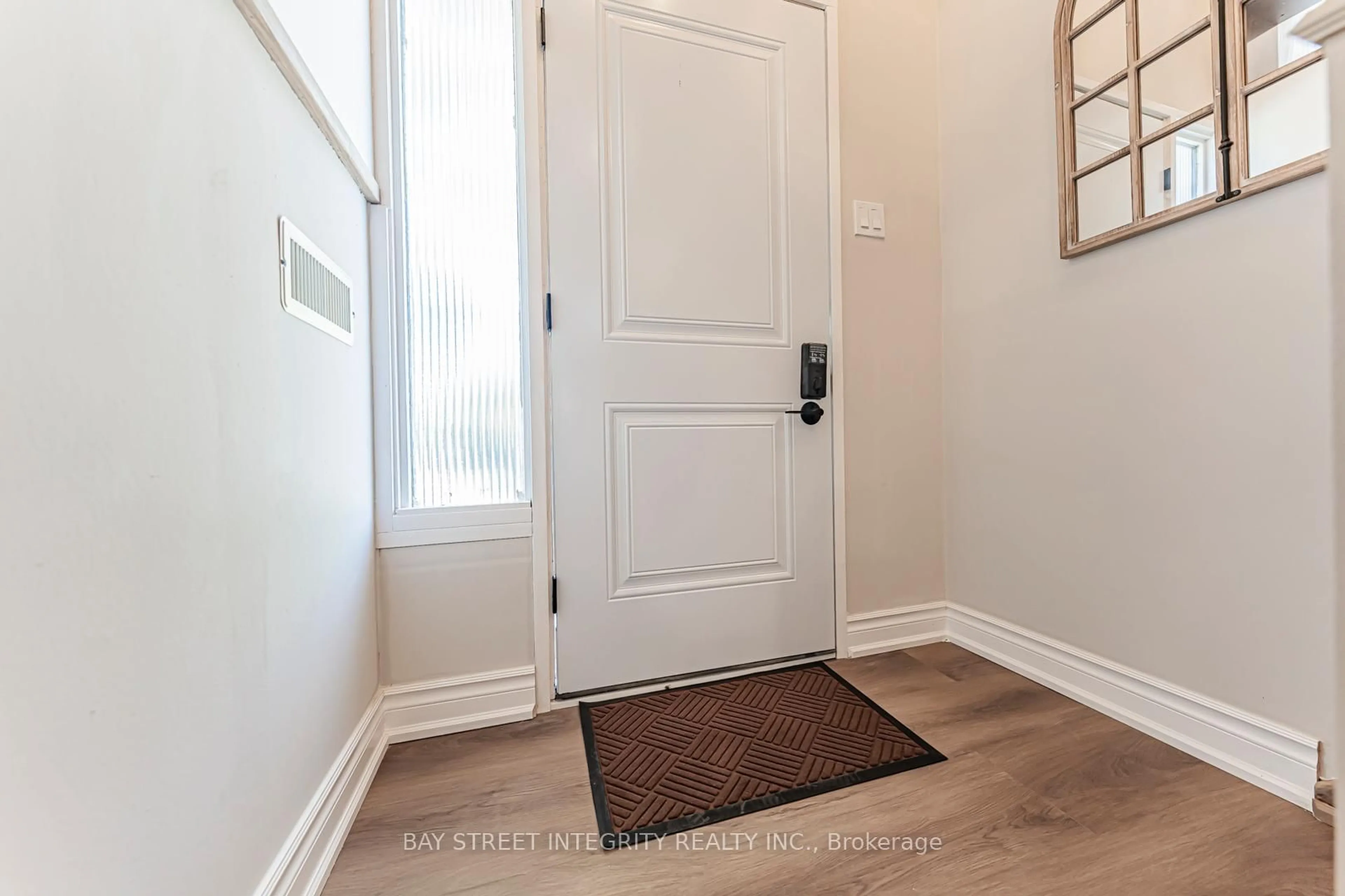 Indoor entryway for 323 Clifton Rd, Kitchener Ontario N2H 4W1