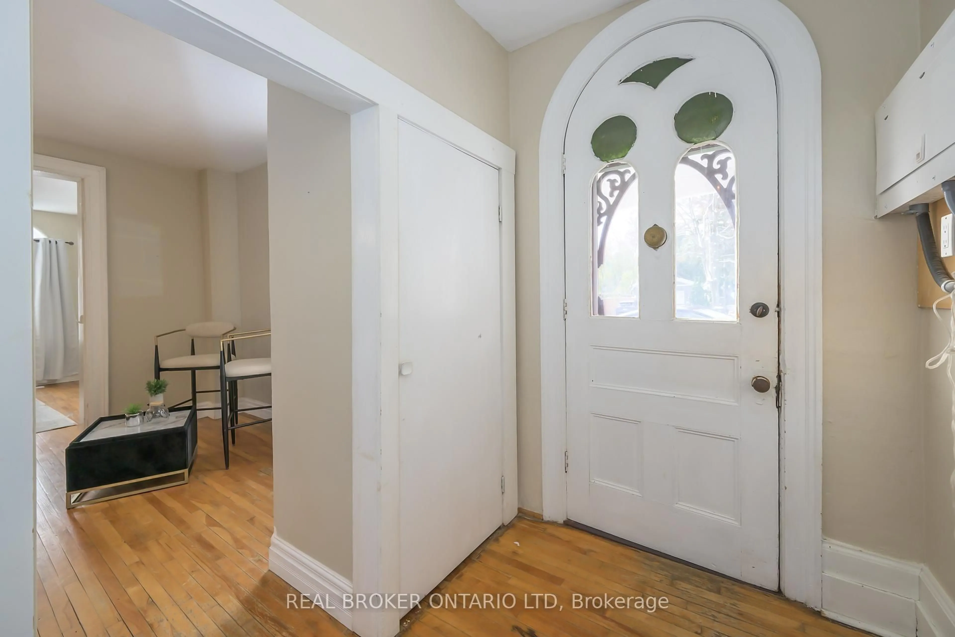 Indoor entryway for 222 Ellen St, North Middlesex Ontario N0M 2K0