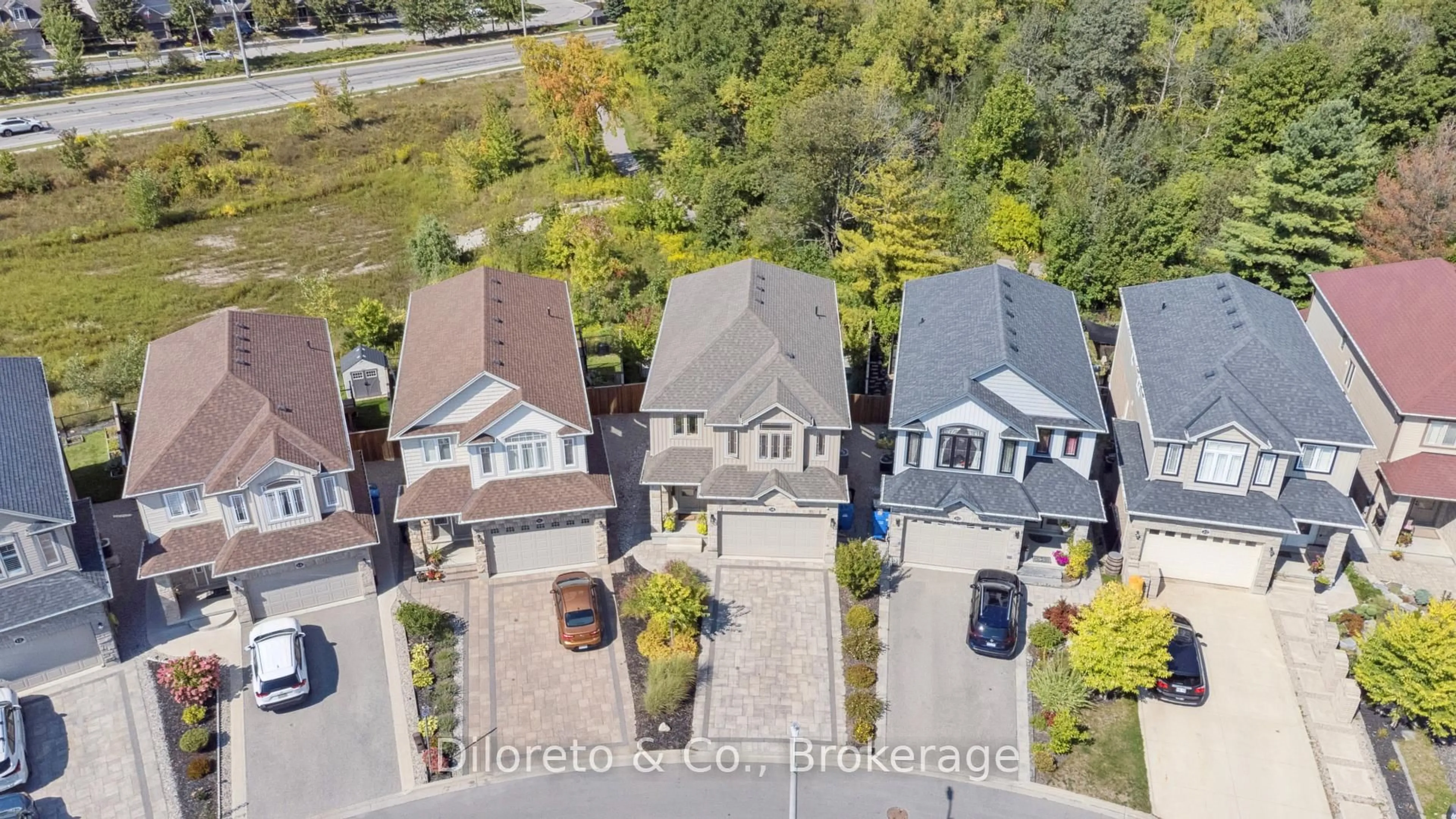 A pic from outside/outdoor area/front of a property/back of a property/a pic from drone, street for 18 McIntyre Crt, Guelph Ontario N1L 0N1