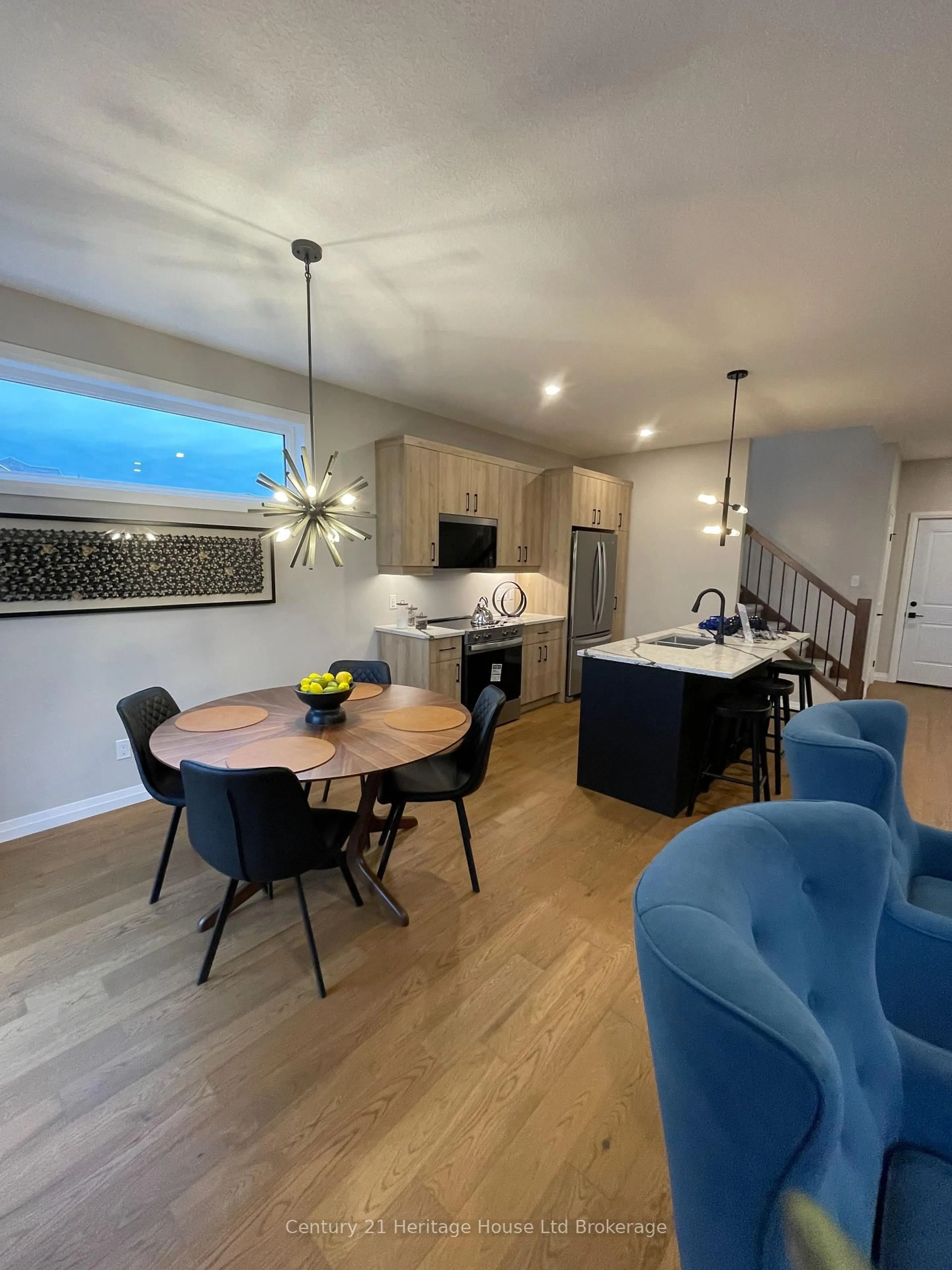 Open concept kitchen, wood/laminate floor for 339 Anderson St, South-West Oxford Ontario N4S 0G6