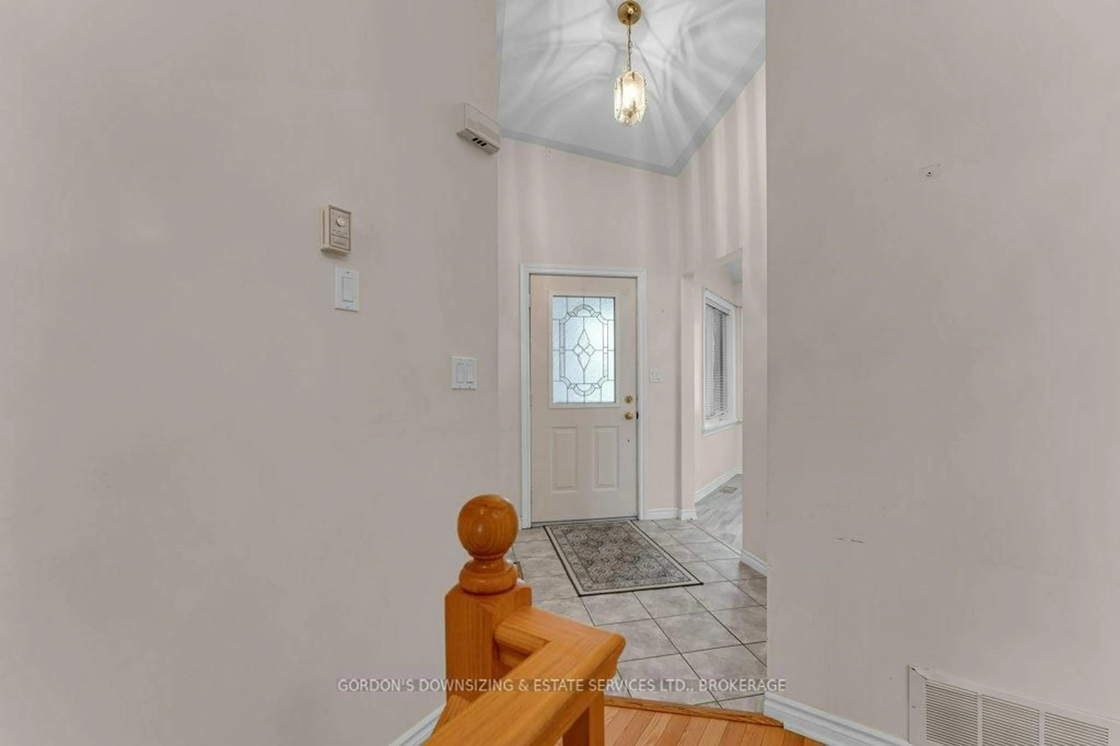 Indoor entryway for 726 Millwood Dr, Kingston Ontario K7M 8Z2