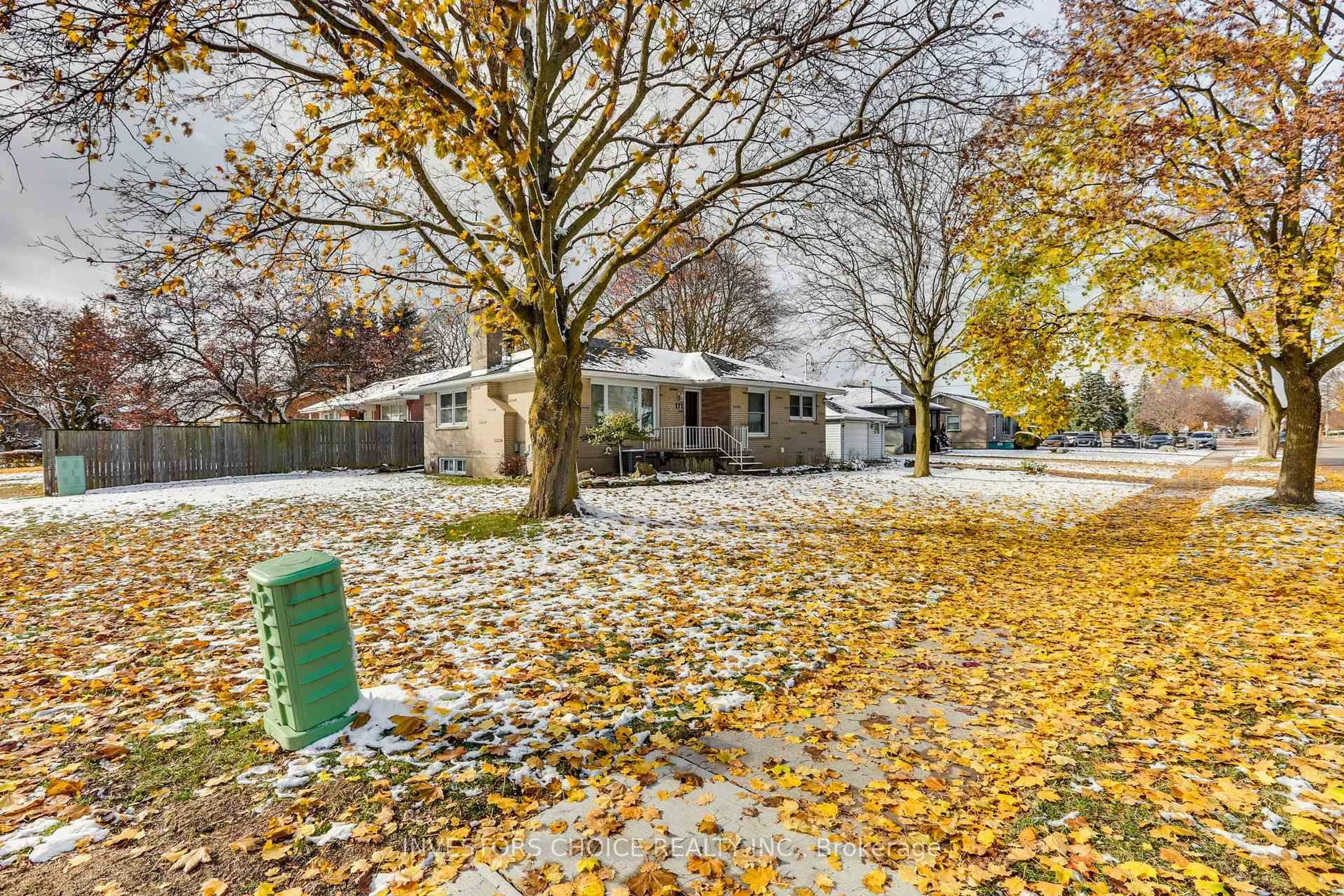 Patio, street for 171 Dawn Dr, London East Ontario N5W 4W9