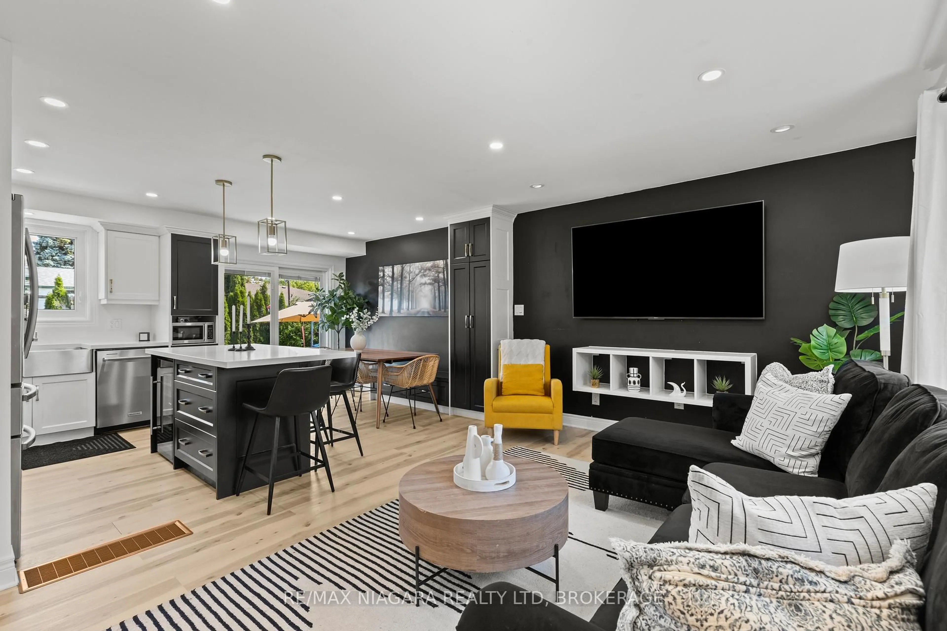 Open concept kitchen, unknown for 78 Glen Park Rd, St. Catharines Ontario L2N 3E9