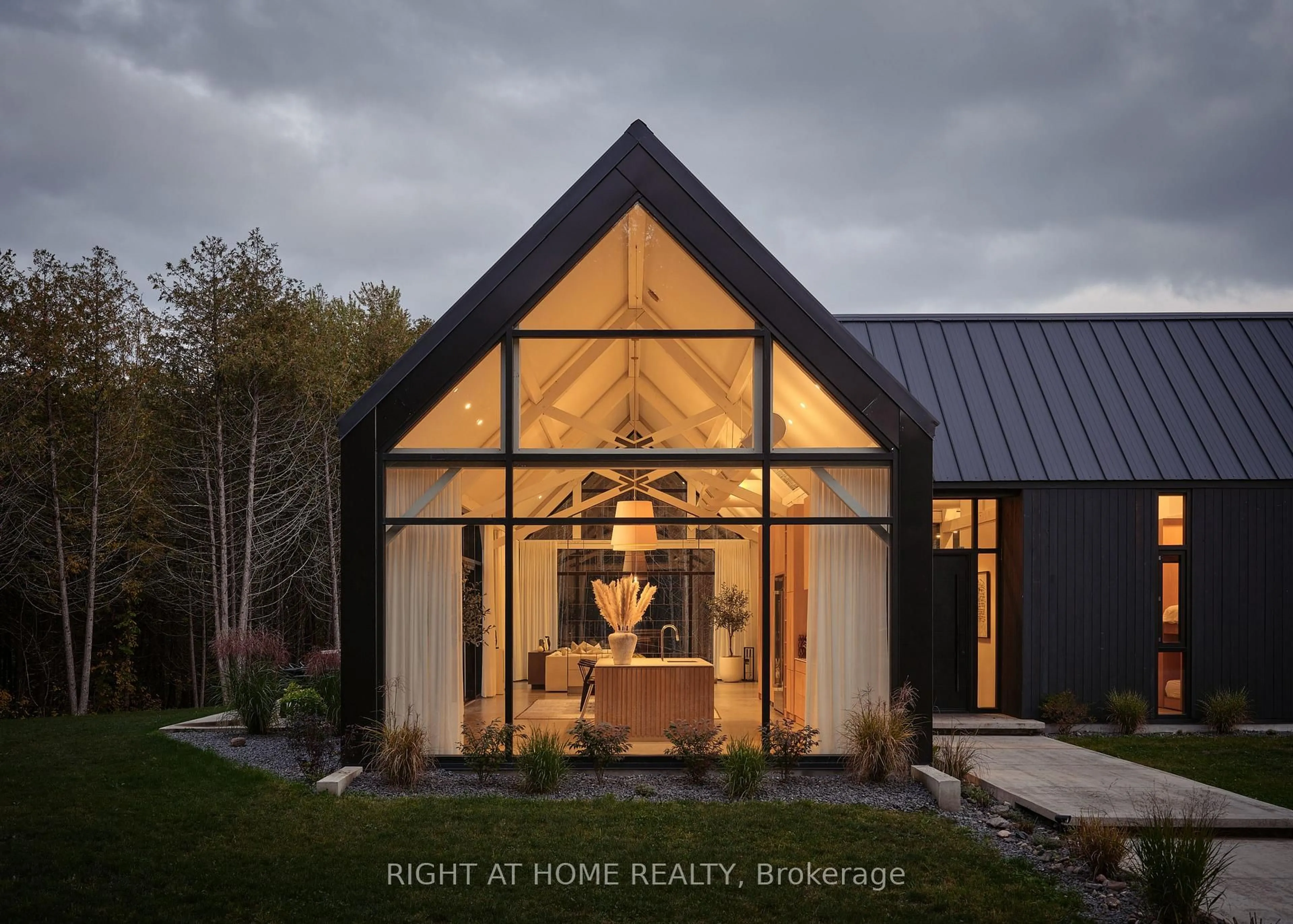 Indoor entryway for 380 Adair Rd, Tamworth Ontario K0K 3G0