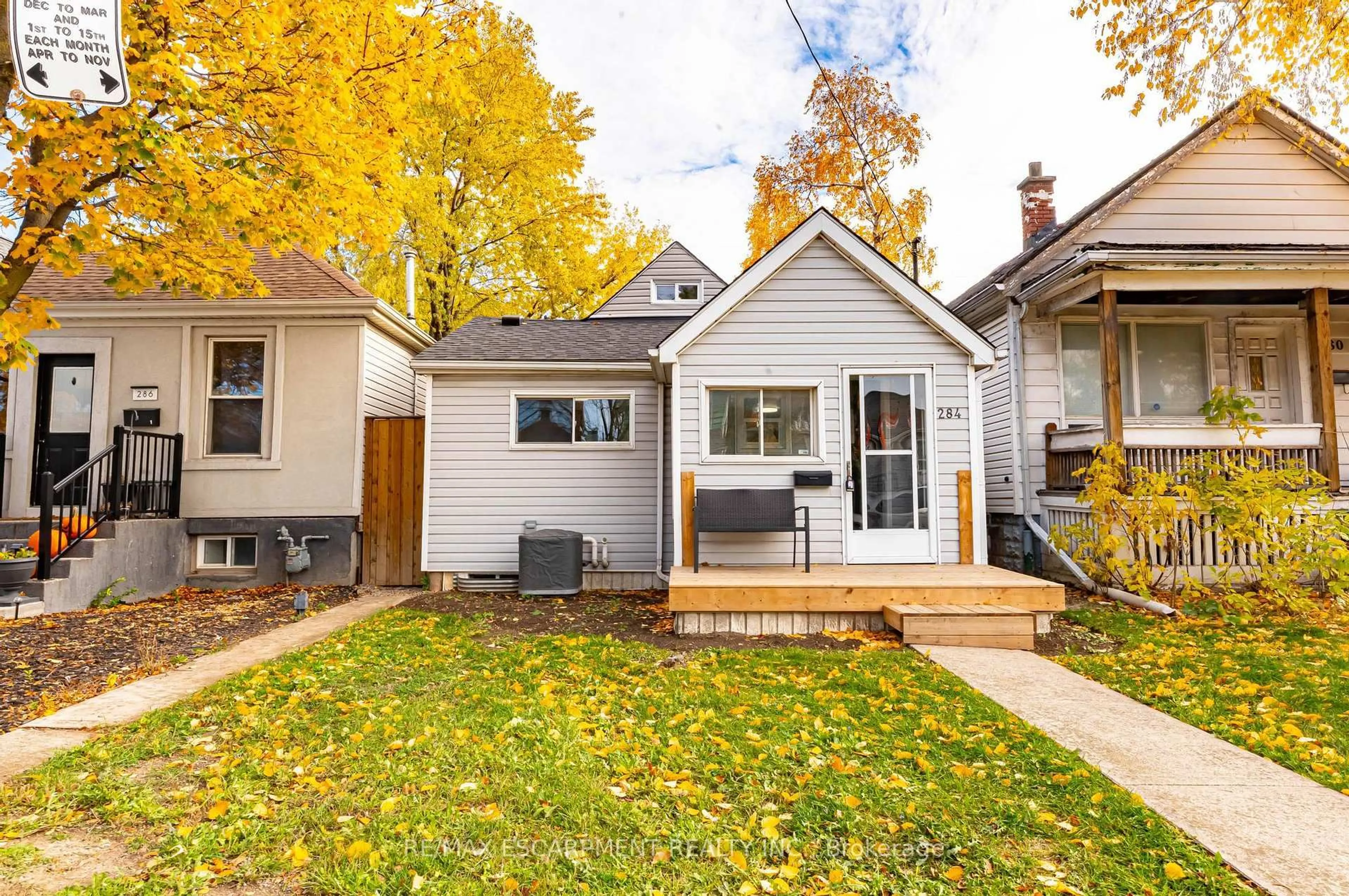 Home with vinyl exterior material, street for 284 Paling Ave, Hamilton Ontario L8H 5J9