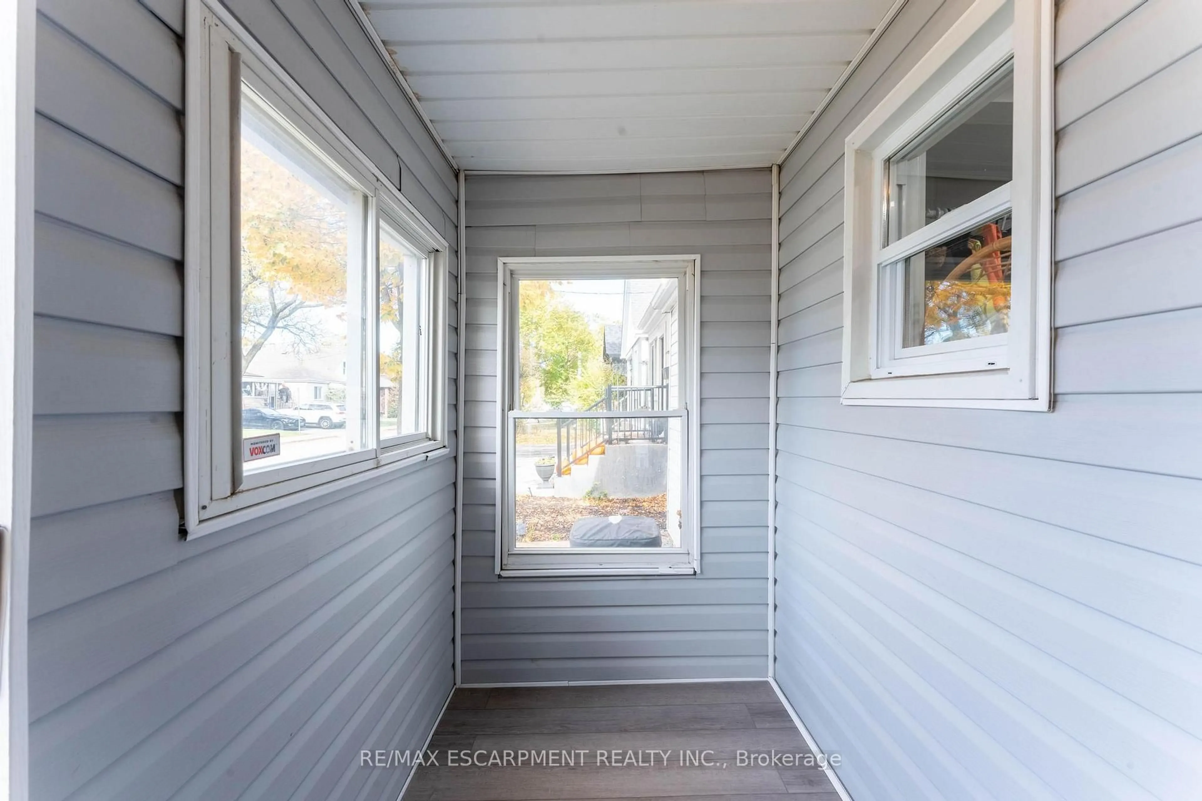 Home with vinyl exterior material, street for 284 Paling Ave, Hamilton Ontario L8H 5J9