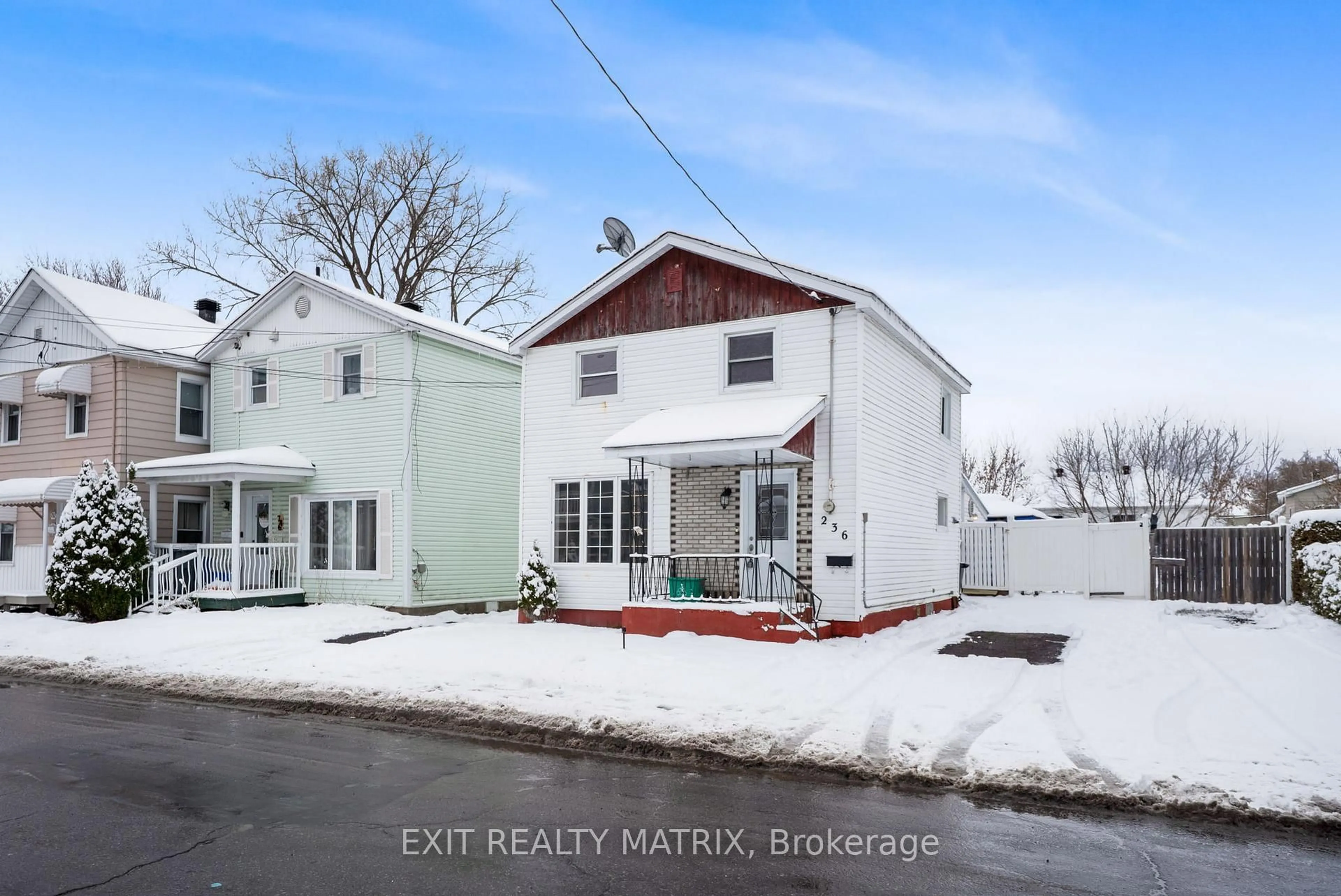 A pic from outside/outdoor area/front of a property/back of a property/a pic from drone, street for 236 Genevieve St, Hawkesbury Ontario K6A 2L9