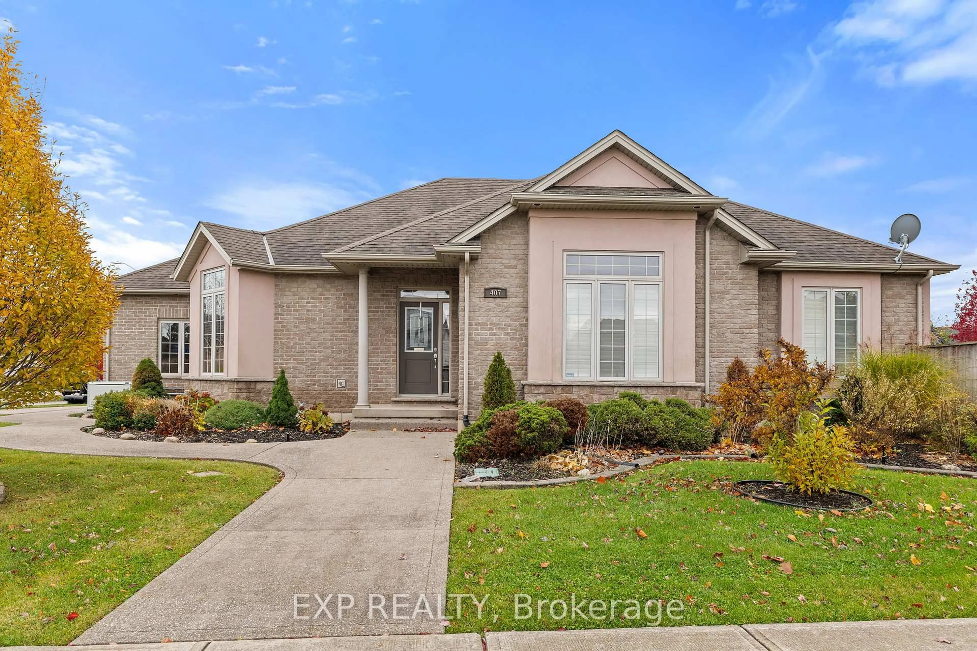 Home with brick exterior material, street for 407 Barrington Crt, Fort Erie Ontario L0S 1N0