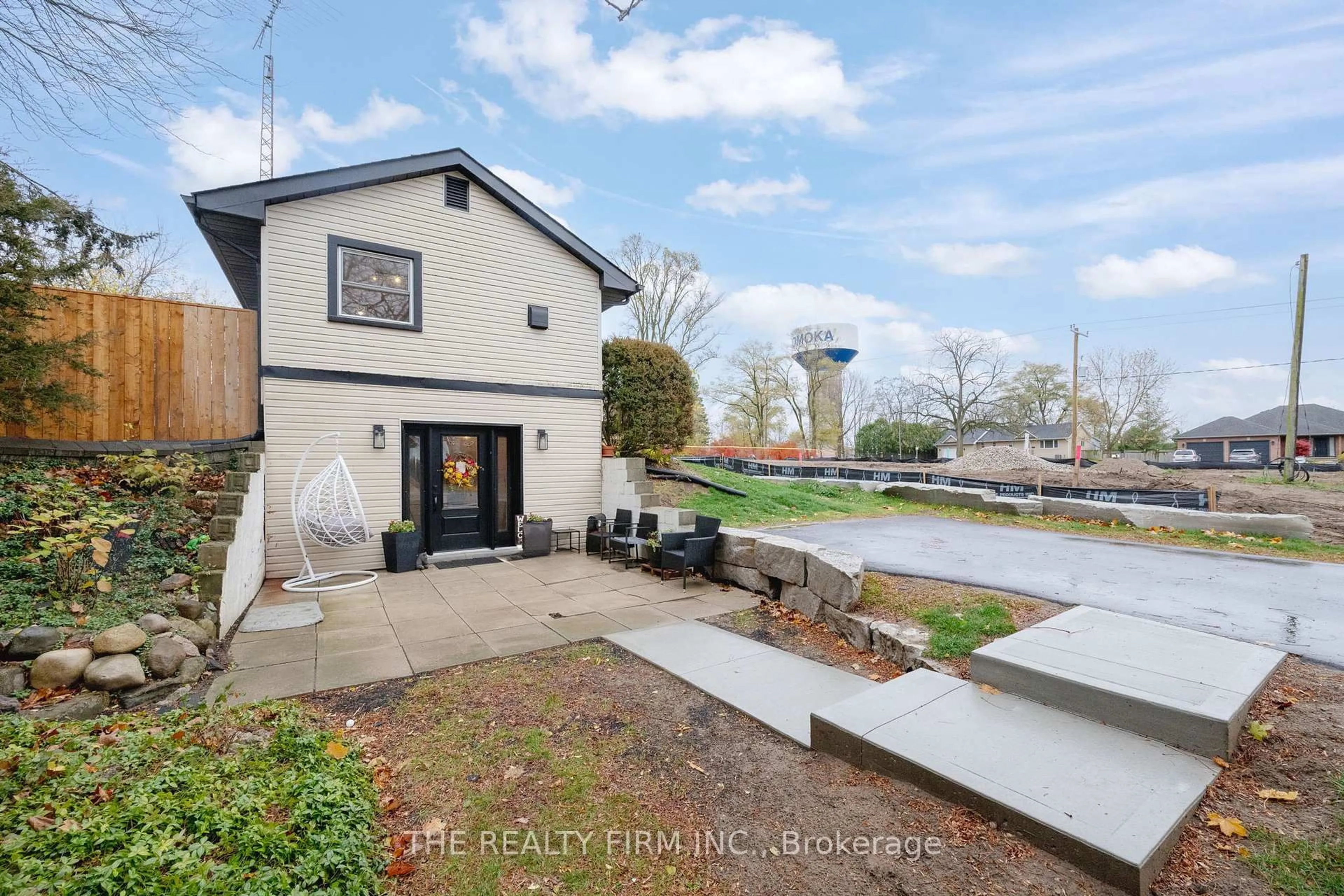 A pic from outside/outdoor area/front of a property/back of a property/a pic from drone, unknown for 179 Valleyview Dr, Middlesex Centre Ontario N0L 1R0