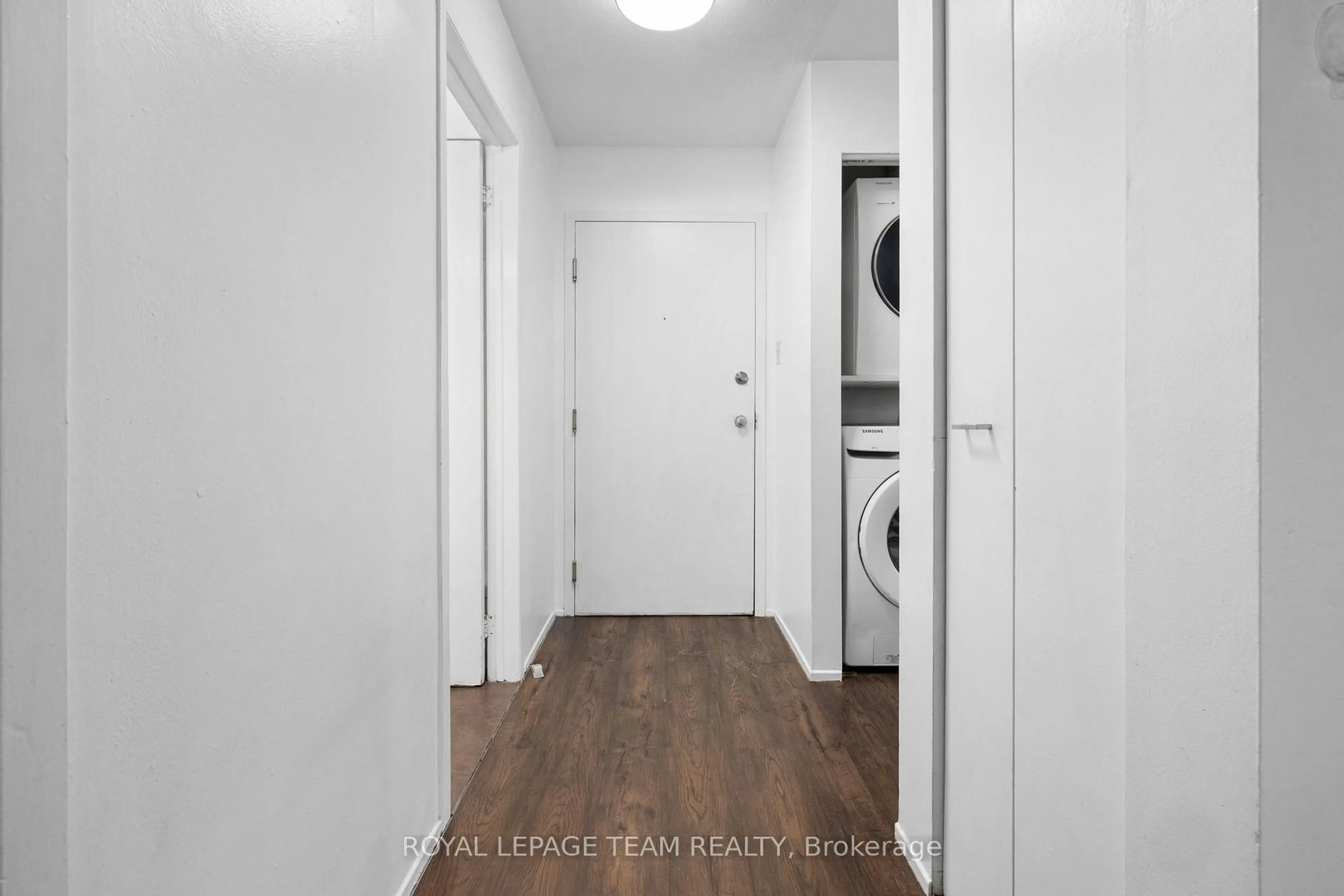 Indoor entryway for 214 Viewmount Dr #314, Ottawa Ontario K2E 7X3