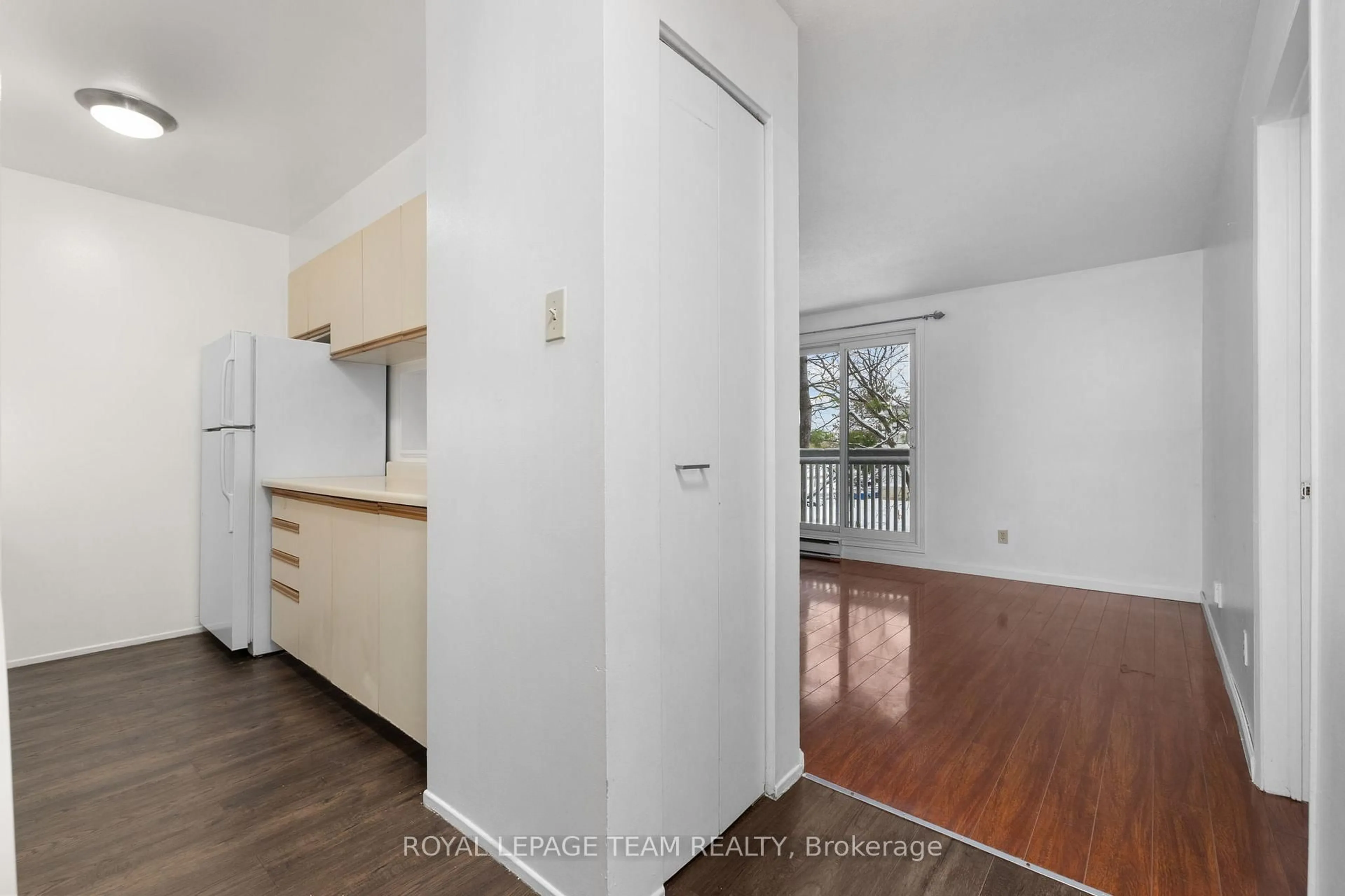 Standard kitchen, unknown for 214 Viewmount Dr #314, Ottawa Ontario K2E 7X3