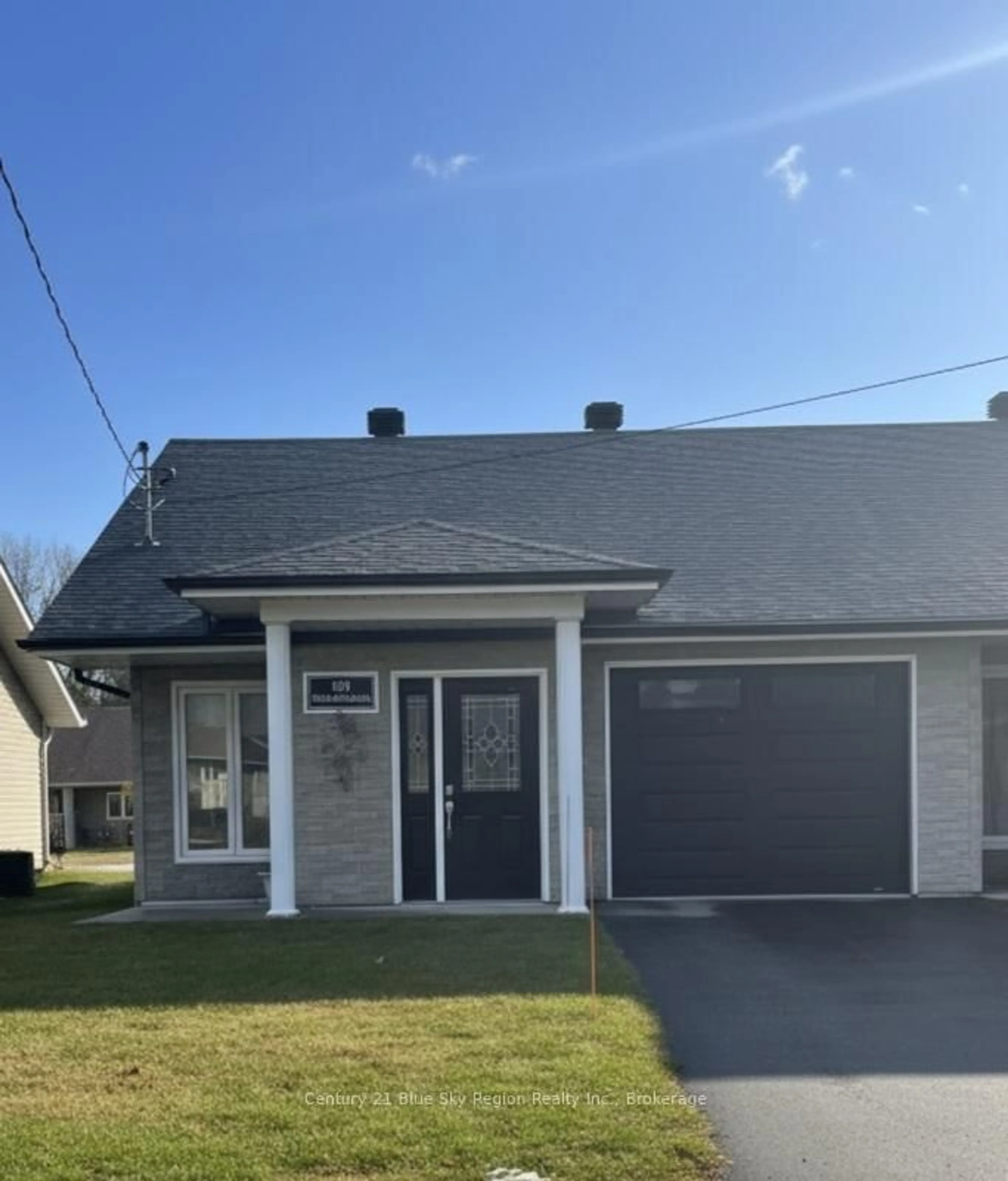 Home with vinyl exterior material, street for 105 Third St, West Nipissing Ontario P2B 3E1