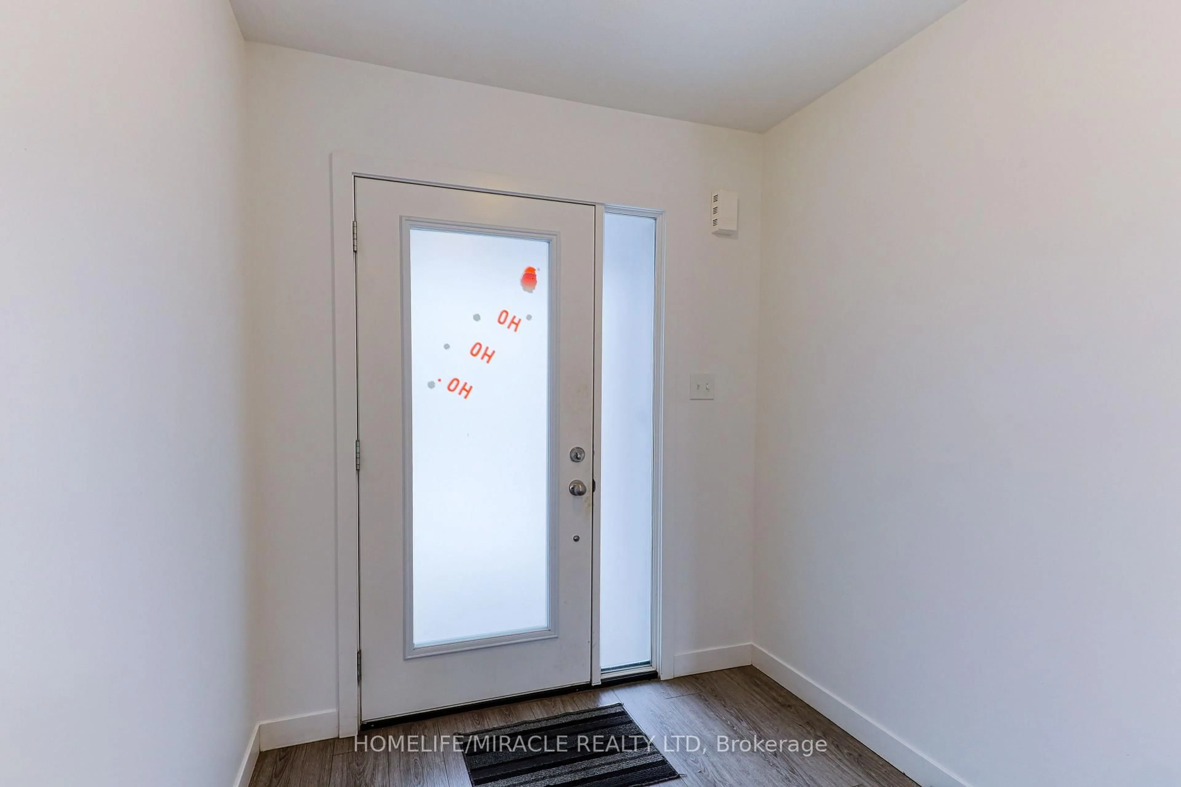 Indoor entryway for 105 Pony Way, Kitchener Ontario N2R 0R8