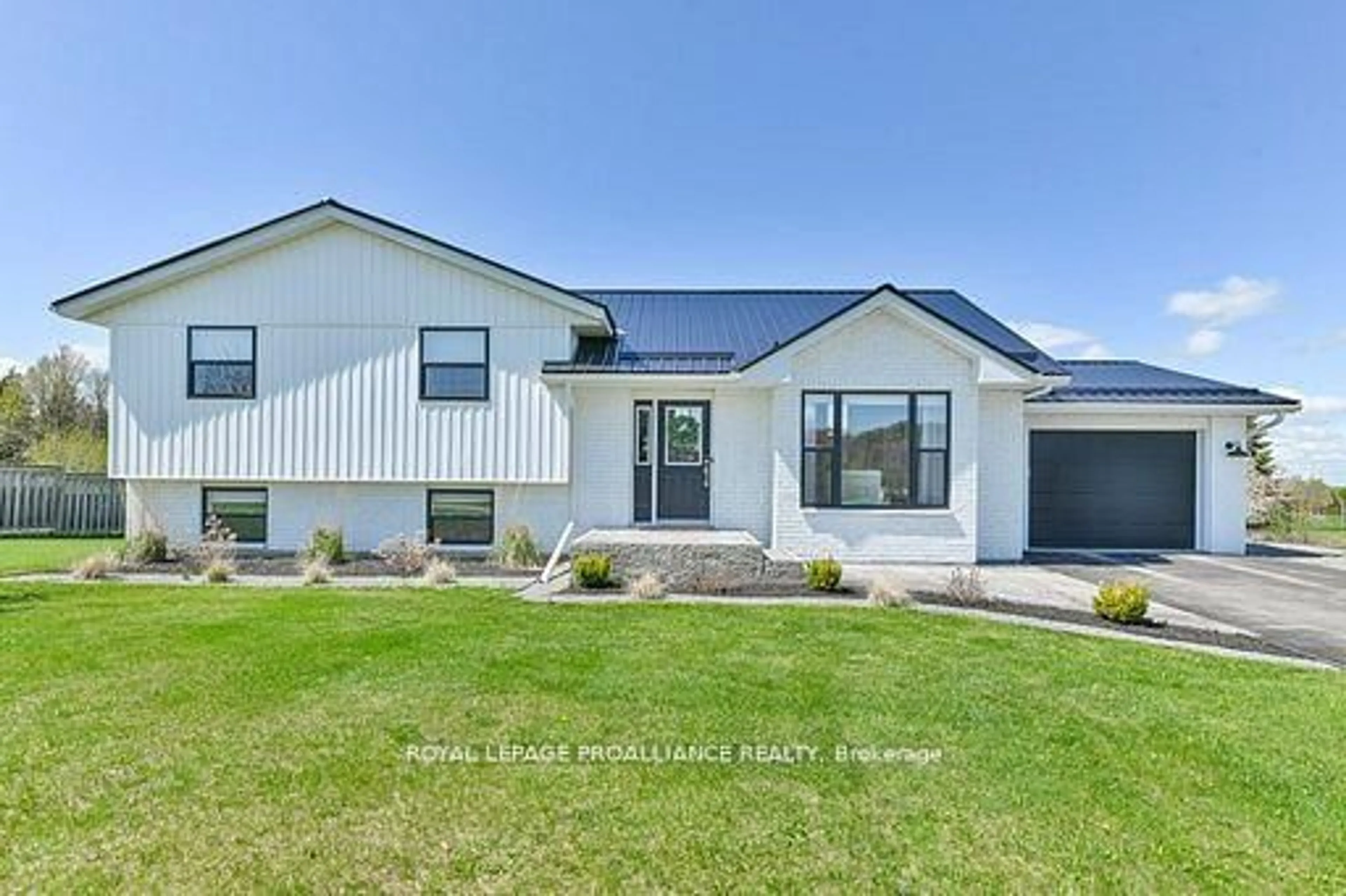 Home with vinyl exterior material, unknown for 1640 Carman Rd, Ingleside Ontario K8V 5P4