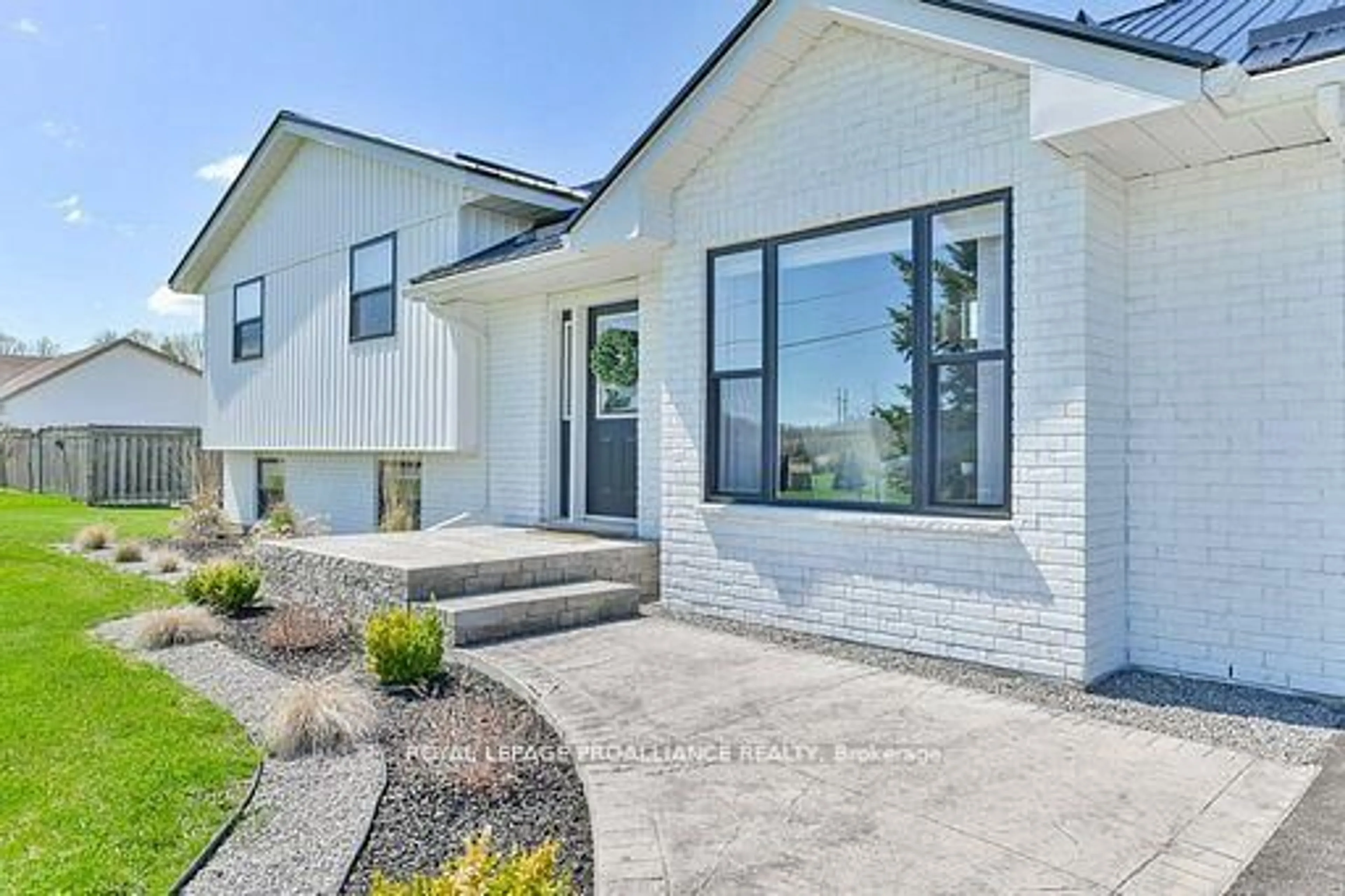 Home with brick exterior material, unknown for 1640 Carman Rd, Ingleside Ontario K8V 5P4