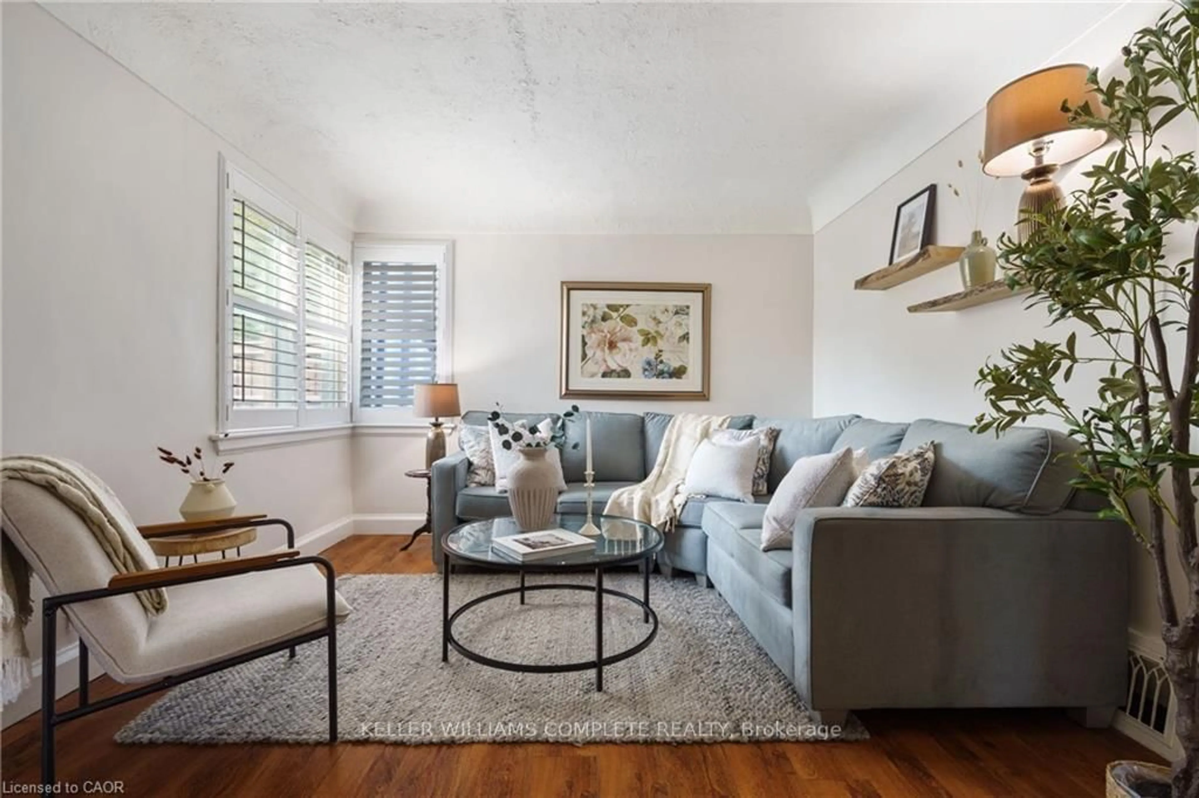 Living room with furniture, wood/laminate floor for 3 MONTROSE Ave, Hamilton Ontario L8K 4X8