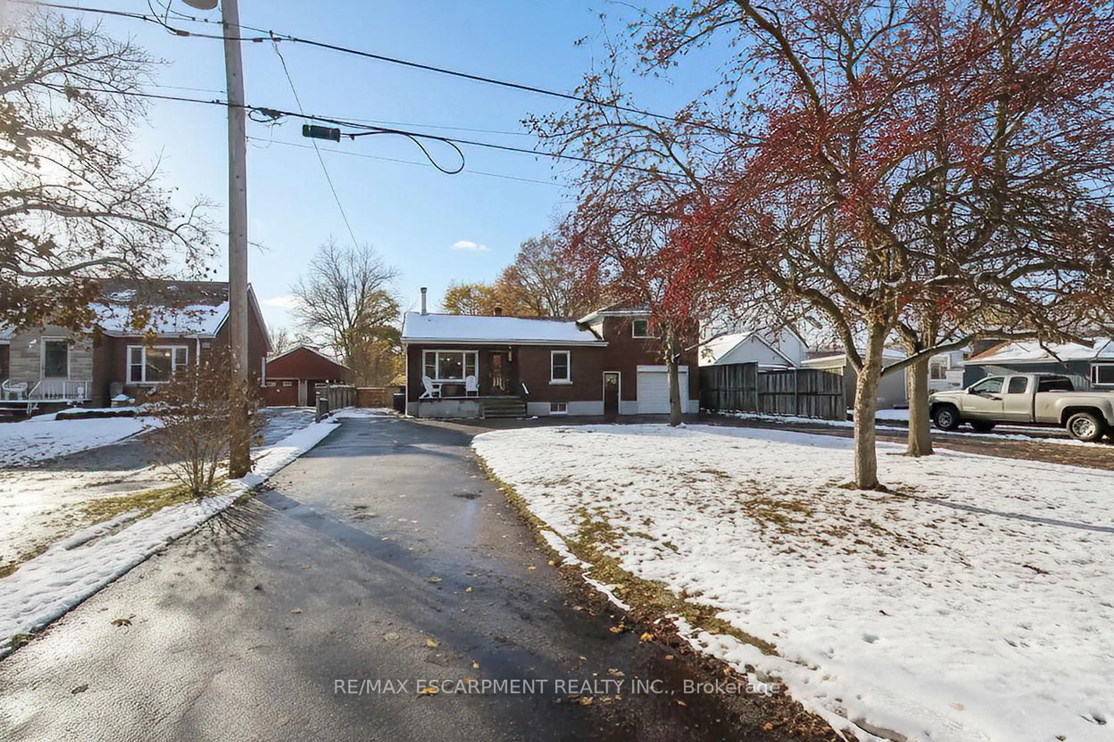 A pic from outside/outdoor area/front of a property/back of a property/a pic from drone, street for 67 Blossom Ave, Brantford Ontario N3T 5L9