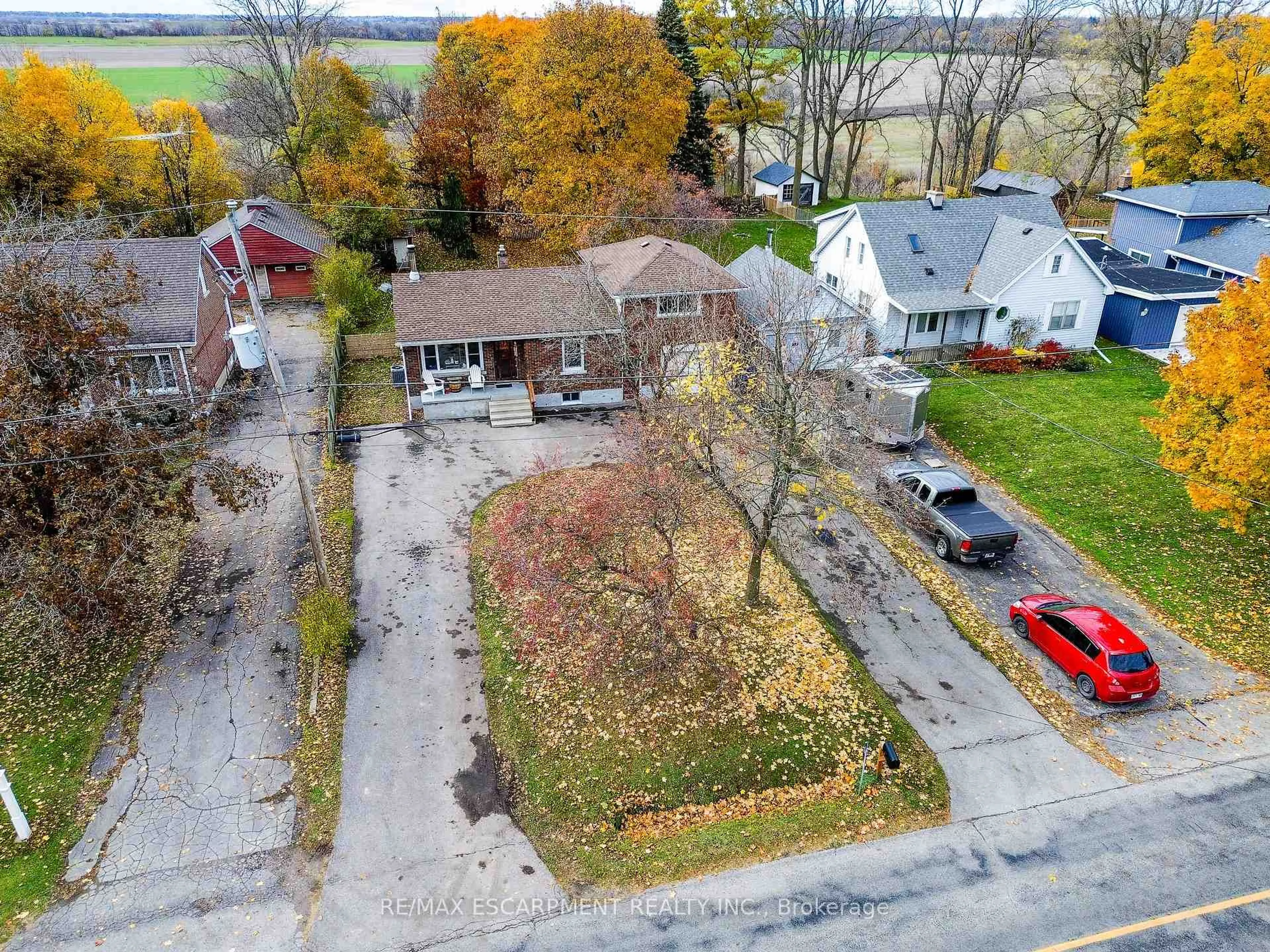 A pic from outside/outdoor area/front of a property/back of a property/a pic from drone, street for 67 Blossom Ave, Brantford Ontario N3T 5L9
