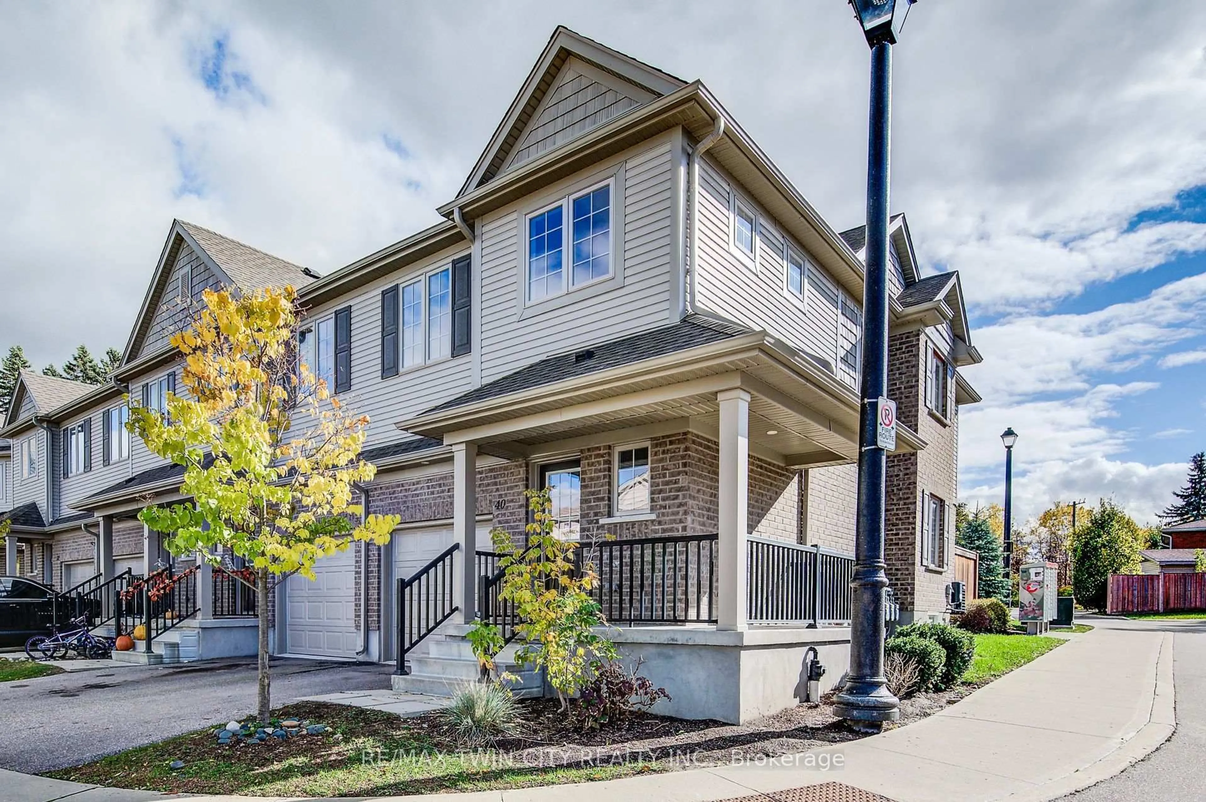 Home with vinyl exterior material, street for 50 Pinnacle Dr #40, Kitchener Ontario N2P 1C5